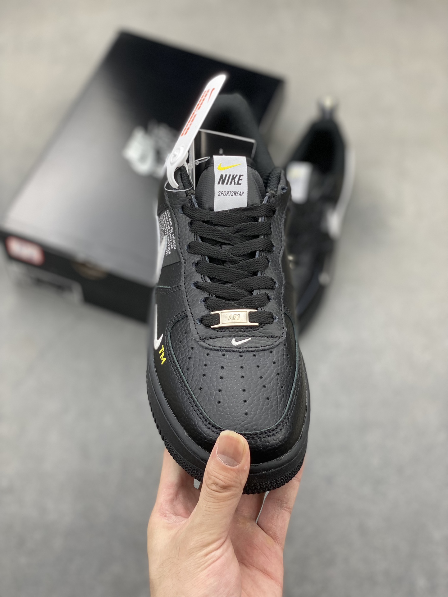 Nike Air Force 1 '07 Low-Top Sneakers - Black/White, Cushioned Comfort 3 i1721588927 581 2