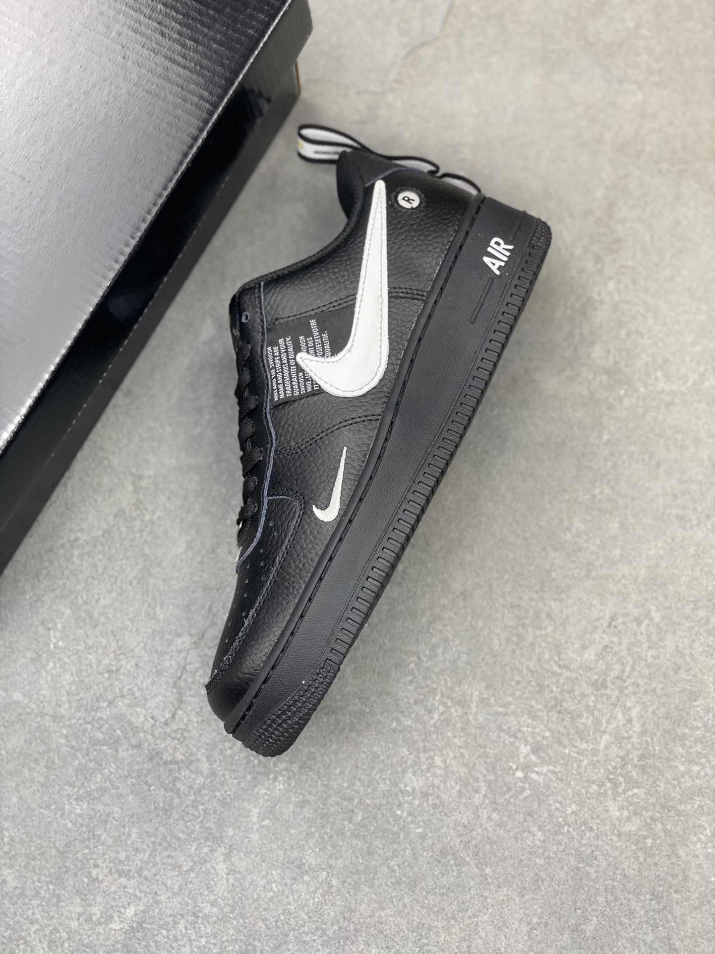 Nike Air Force 1 '07 Low-Top Sneakers - Black/White, Cushioned Comfort 8 i1721588927 8142 3