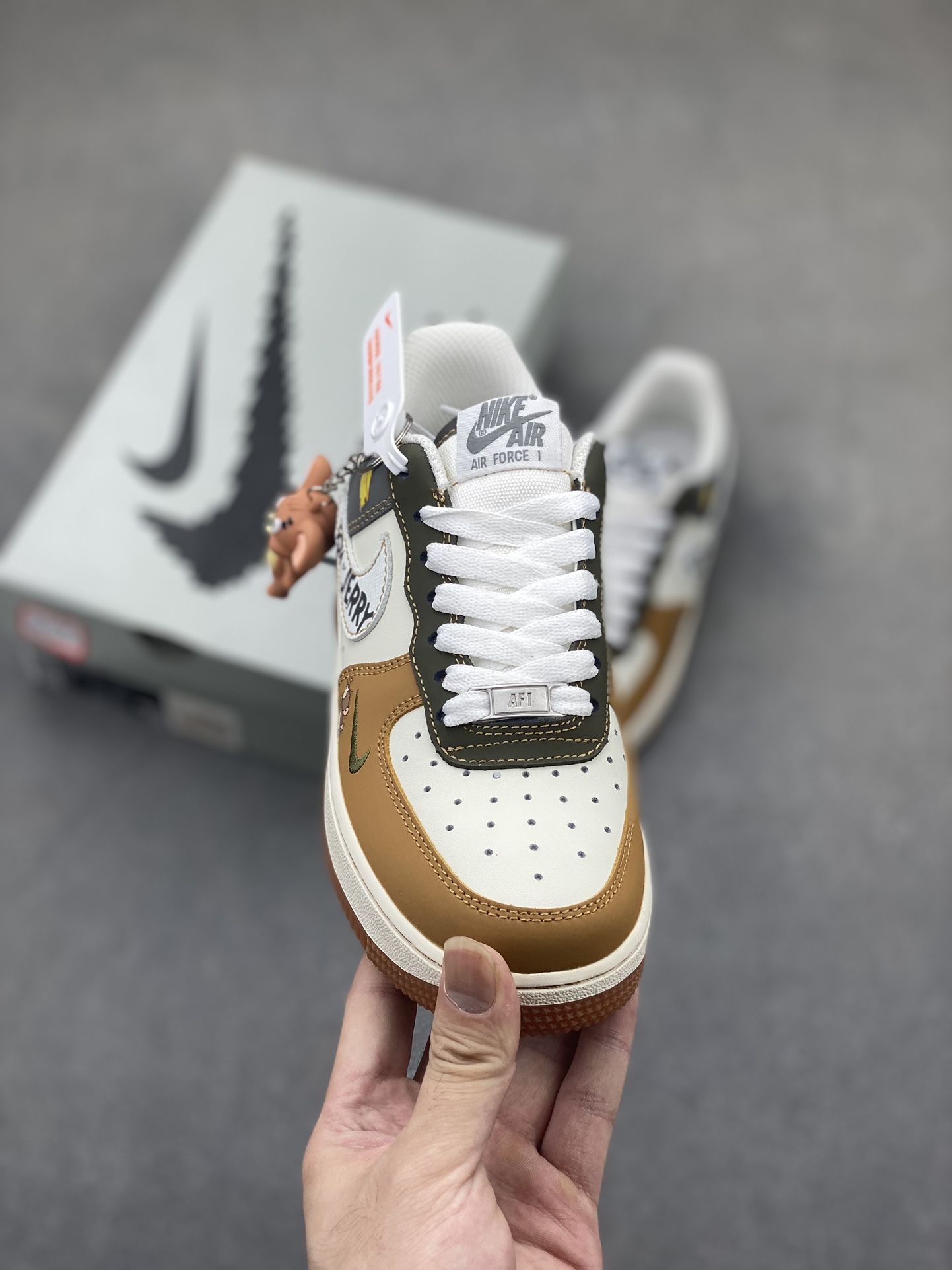 Nike Air Force 1 '07 Low Tom and Jerry Custom Sneakers 3 i1721842129 1823 4