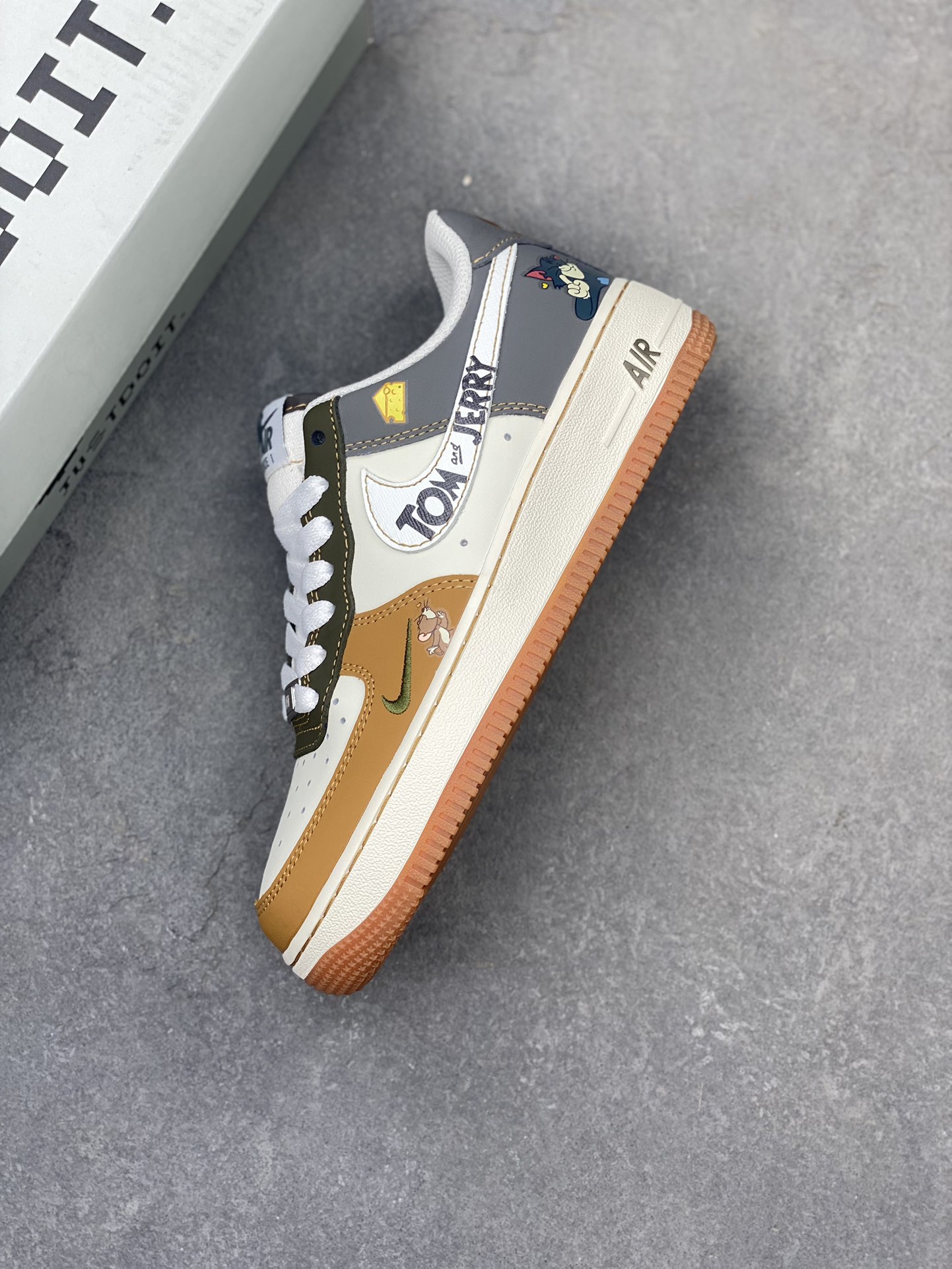 Nike Air Force 1 '07 Low Tom and Jerry Custom Sneakers 8 i1721842129 8628 8