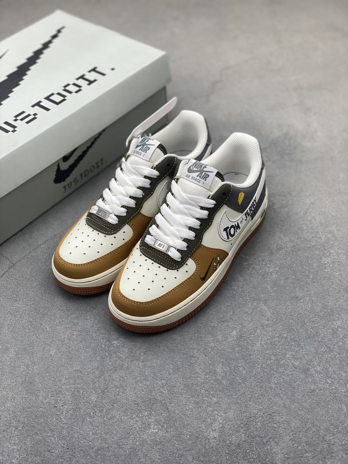 Nike Air Force 1 '07 Low Tom and Jerry Custom Sneakers 9 i1721842129 9014 1