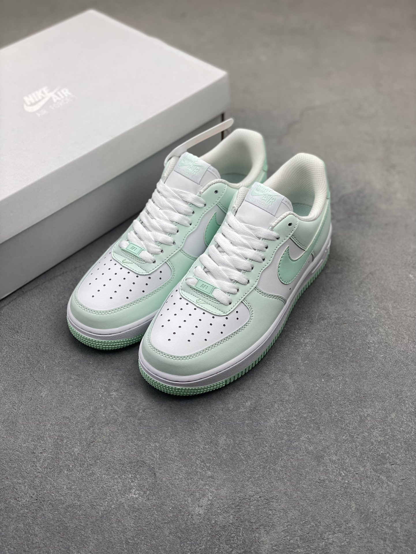 Nike Air Force 1 Low Tiffany & Co. White/Green Sneakers - Style FZ4123-394 9 i1722107362 5214 3