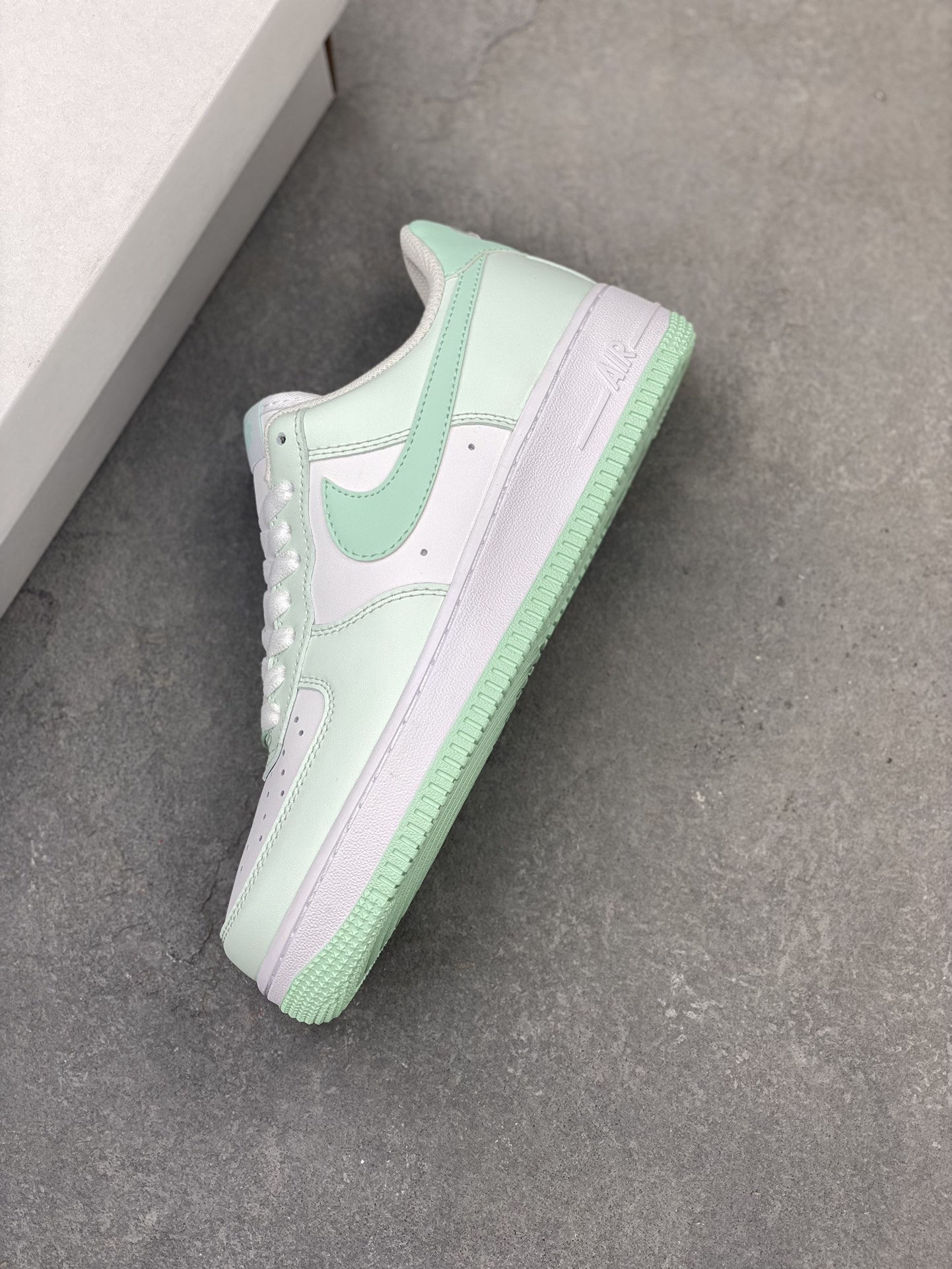 Nike Air Force 1 Low Tiffany & Co. White/Green Sneakers - Style FZ4123-394 8 i1722107362 6483 1