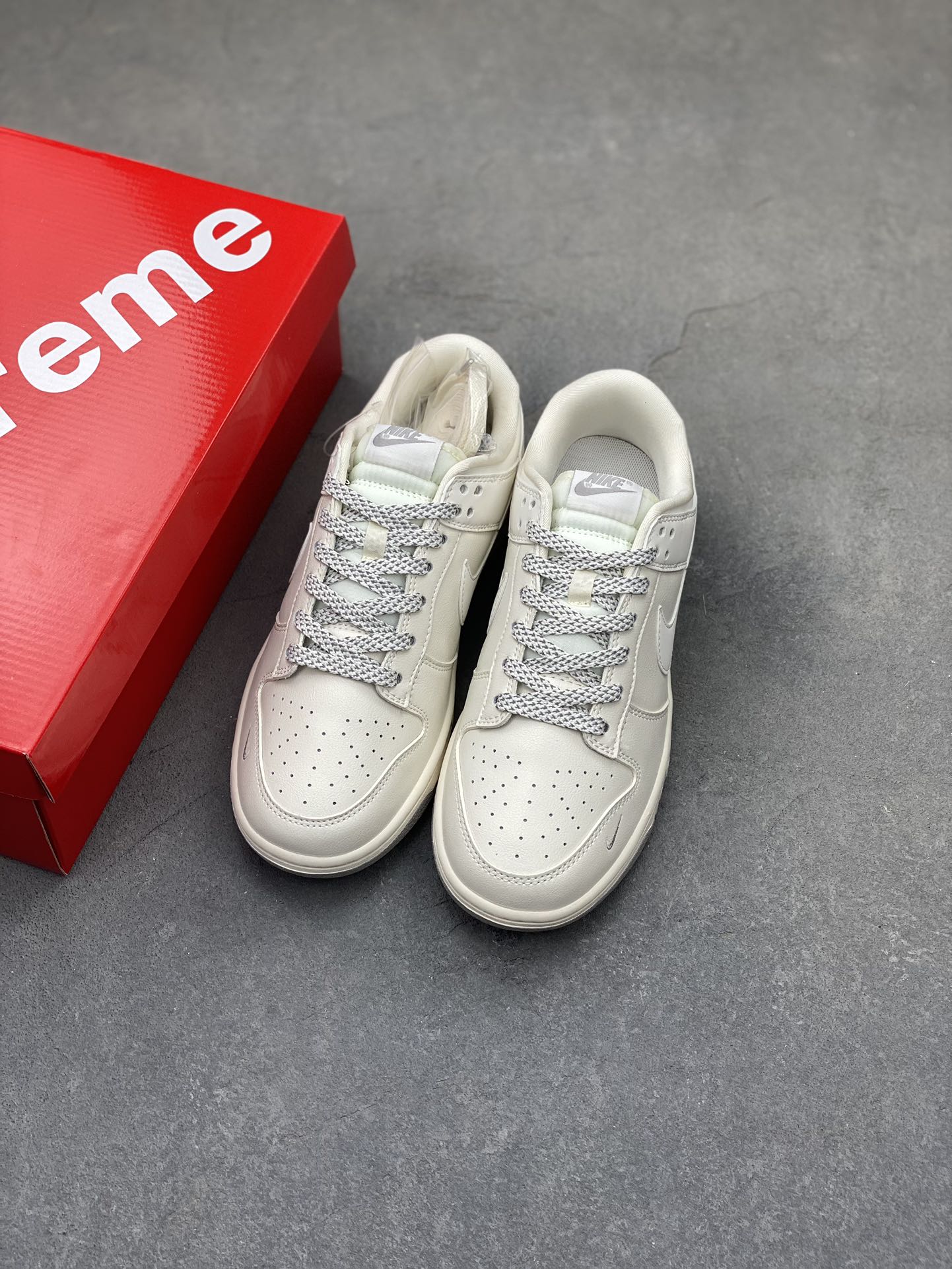 Nike SB Dunk Low Supreme Collaboration Classic Gray Low-Top Sneakers 9 i1722457711 2255 4