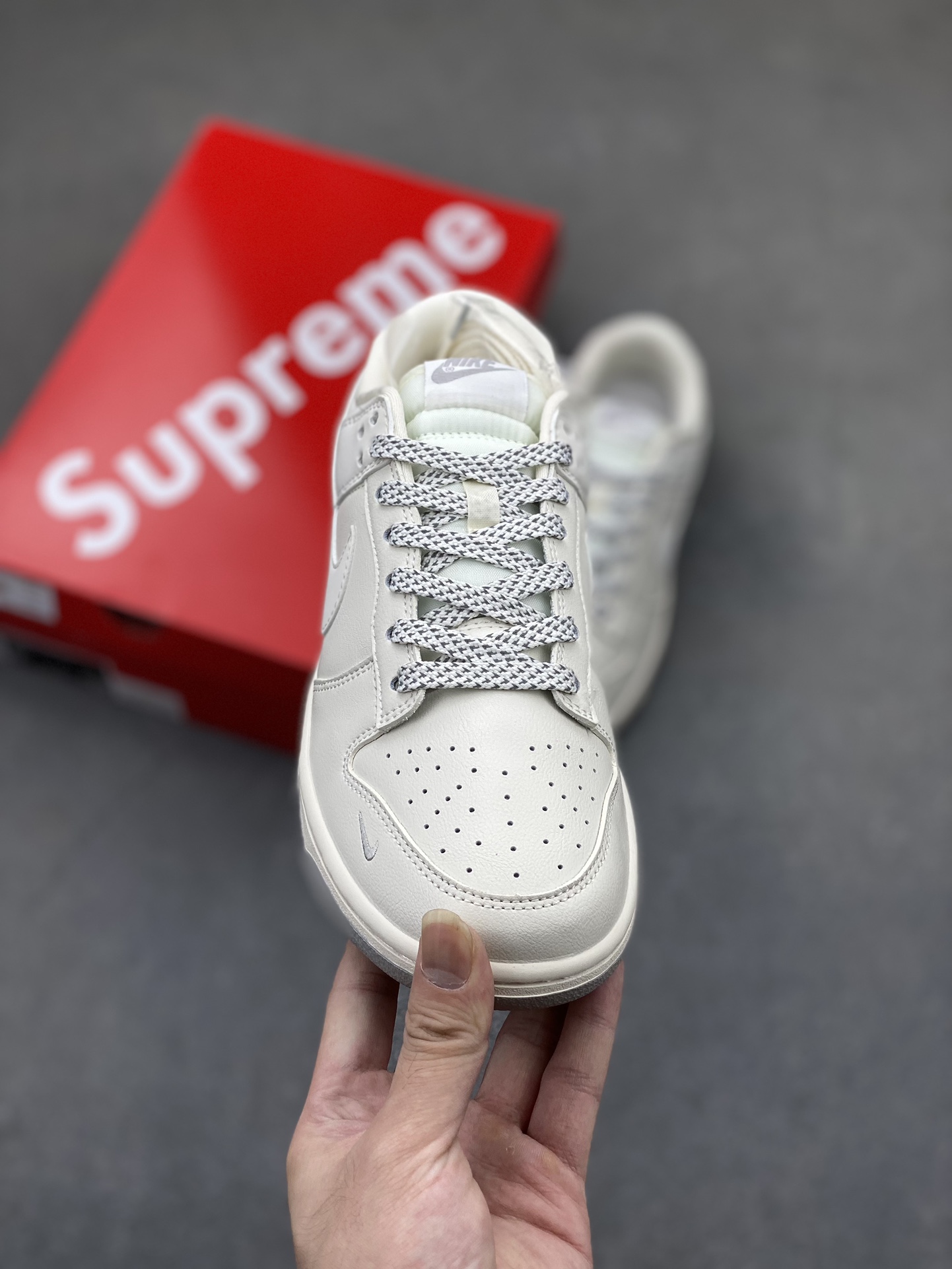 Nike SB Dunk Low Supreme Collaboration Classic Gray Low-Top Sneakers 3 i1722457711 2370 1