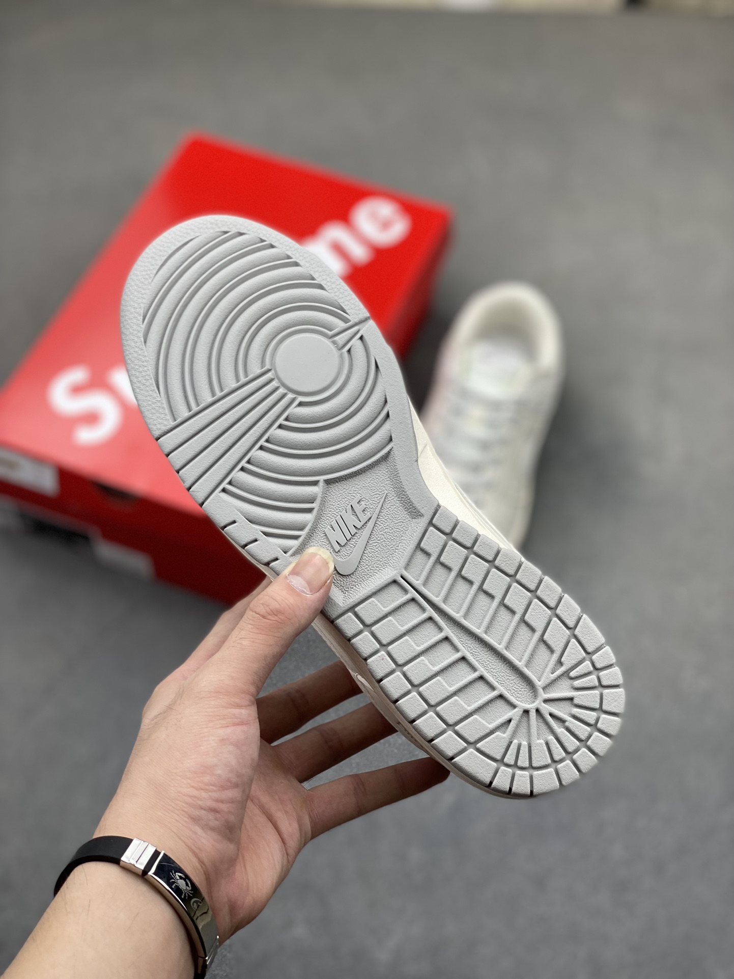 Nike SB Dunk Low Supreme Collaboration Classic Gray Low-Top Sneakers 7 i1722457712 6564 7
