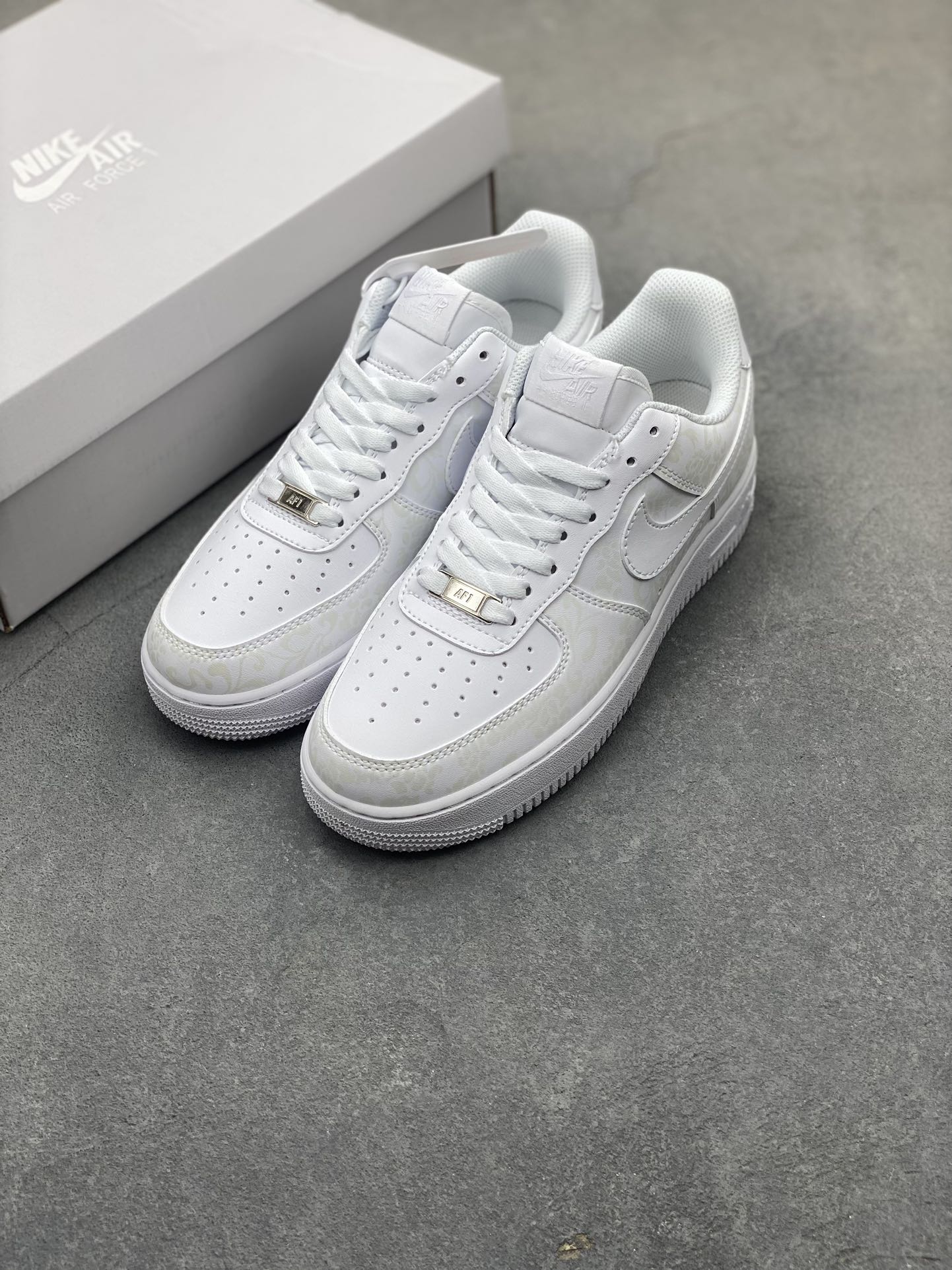 Nike Air Force 1 Low White Floral Casual Sneakers DD8959-100 9 i1722542615 7219 2