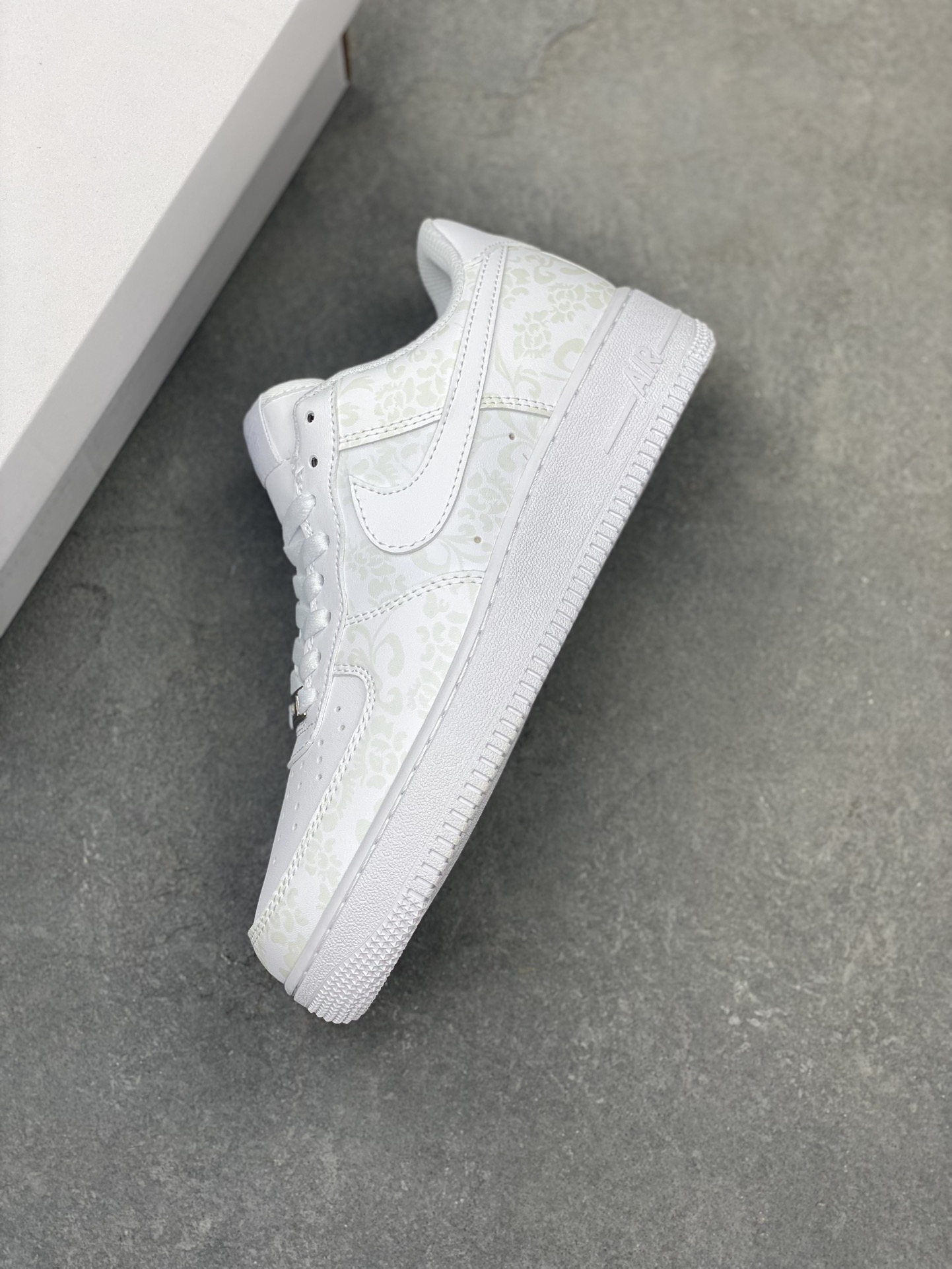 Nike Air Force 1 Low White Floral Casual Sneakers DD8959-100 8 i1722542615 869 0