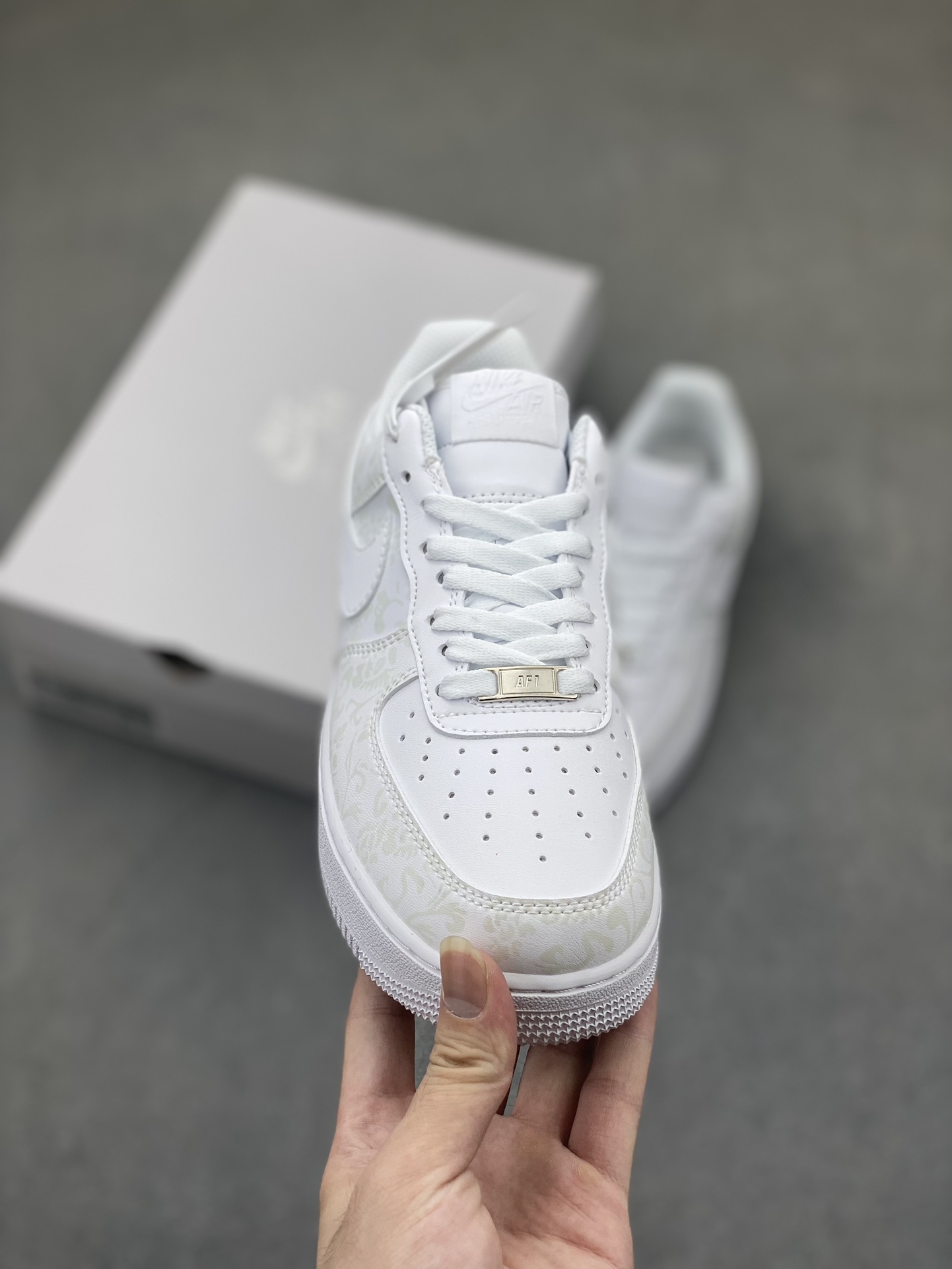 Nike Air Force 1 Low White Floral Casual Sneakers DD8959-100 3 i1722542615 9416 4