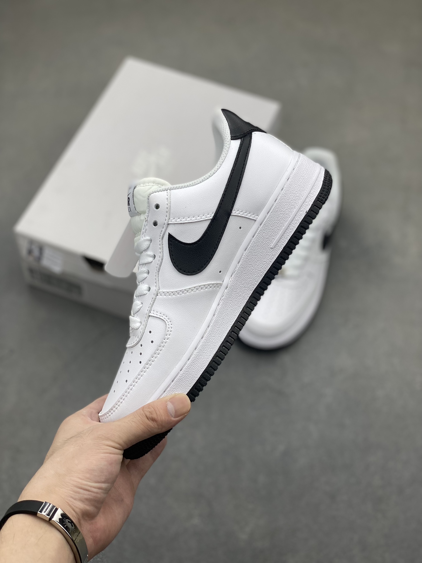 Nike Air Force 1 Low: Versatile & Stylish Sneakers for Everyday Wear 4 i1722790301 5362 1