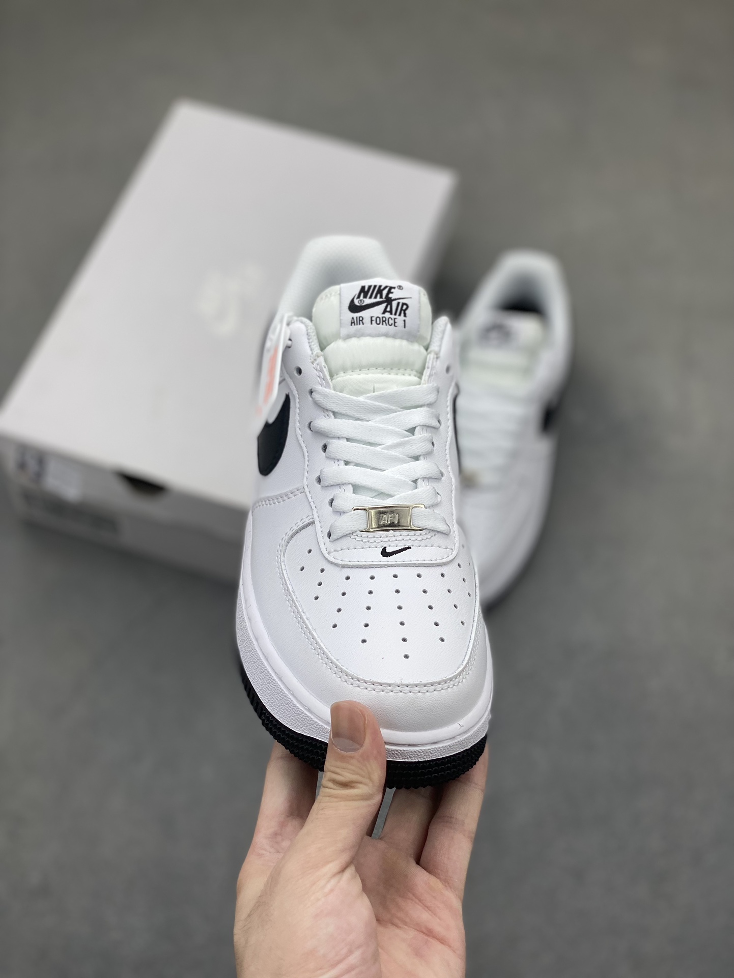 Nike Air Force 1 Low: Versatile & Stylish Sneakers for Everyday Wear 3 i1722790301 5973 5