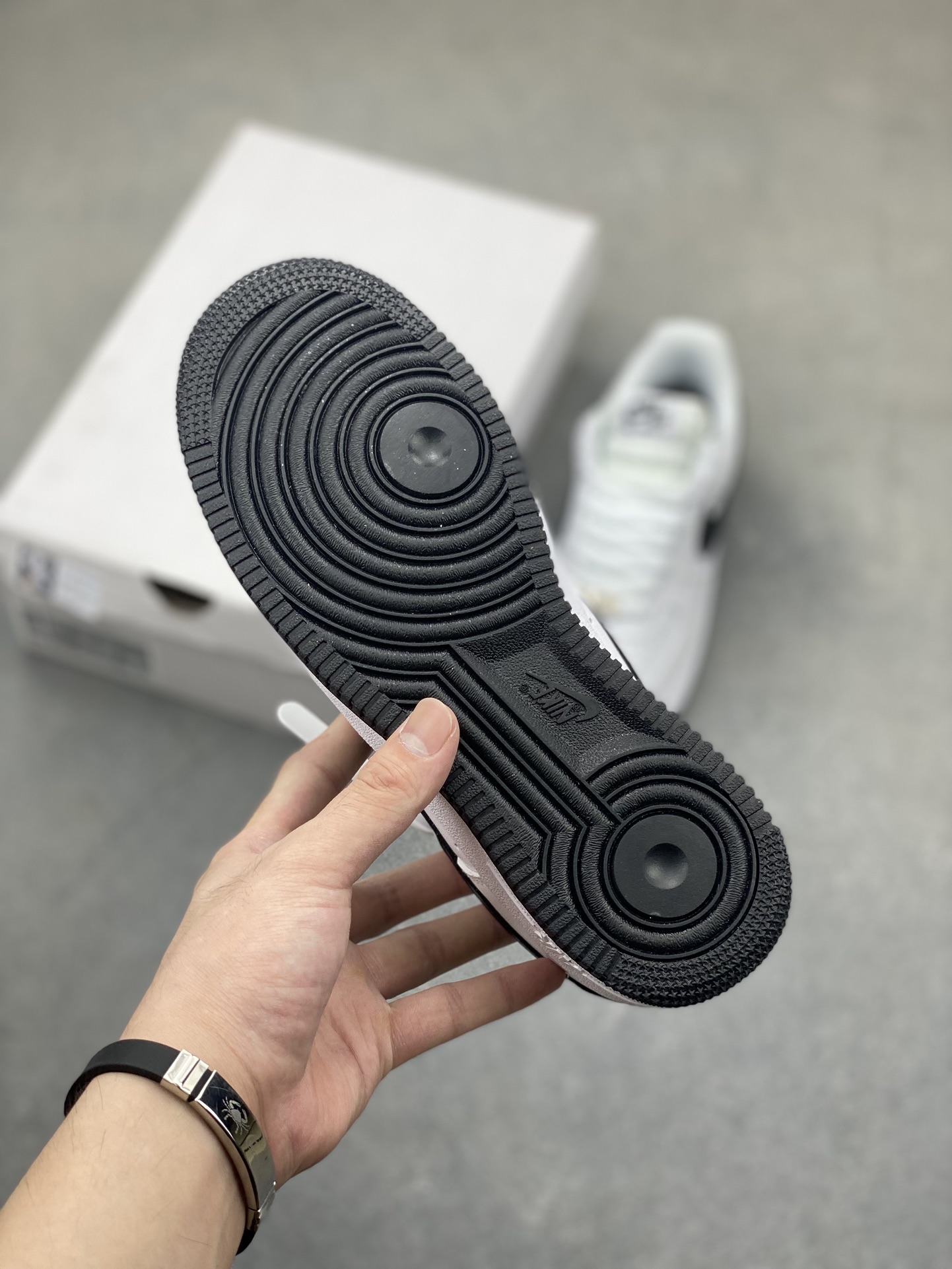 Nike Air Force 1 Low: Versatile & Stylish Sneakers for Everyday Wear 7 i1722790301 627 7