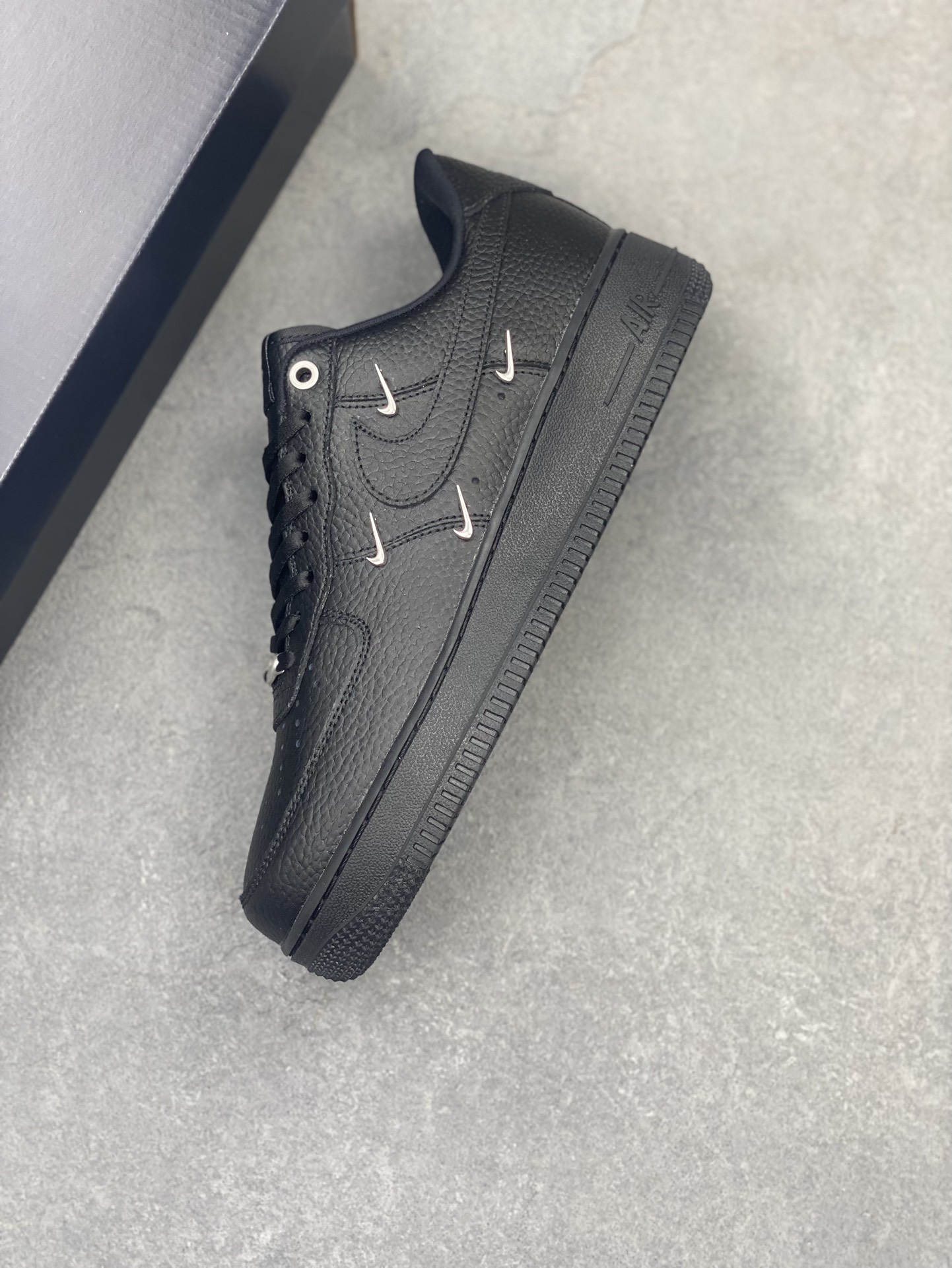 Nike Air Force 1 Low '07 Black Sneakers Classic Style & Comfort 8 i1722885633 1545 2