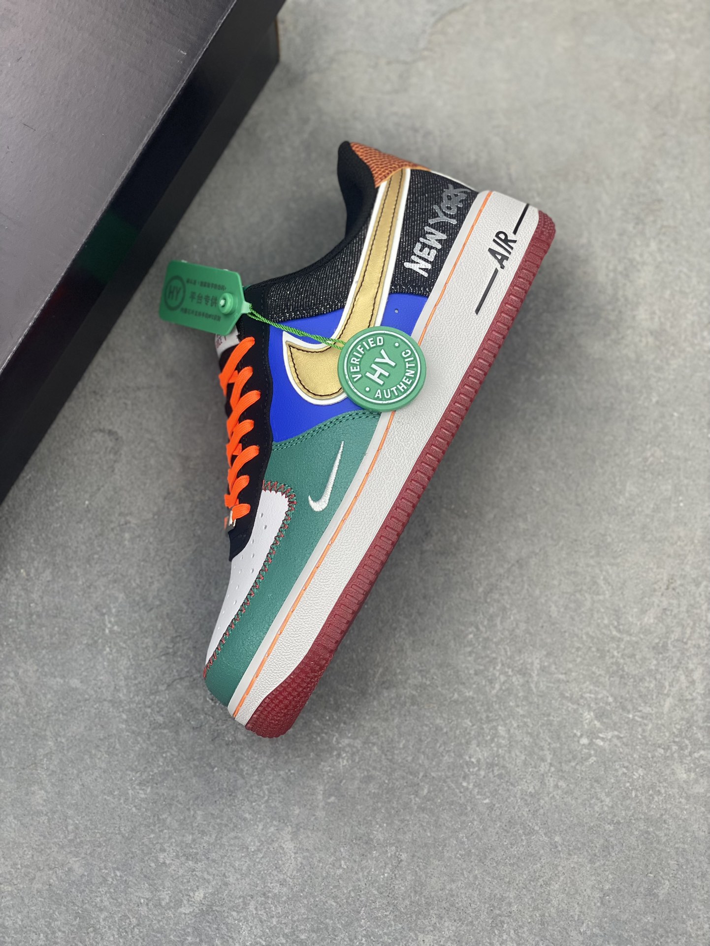 Nike Air Force 1 Low "What The NYC" Sneakers - Limited Edition 8 i1722885817 3931 0