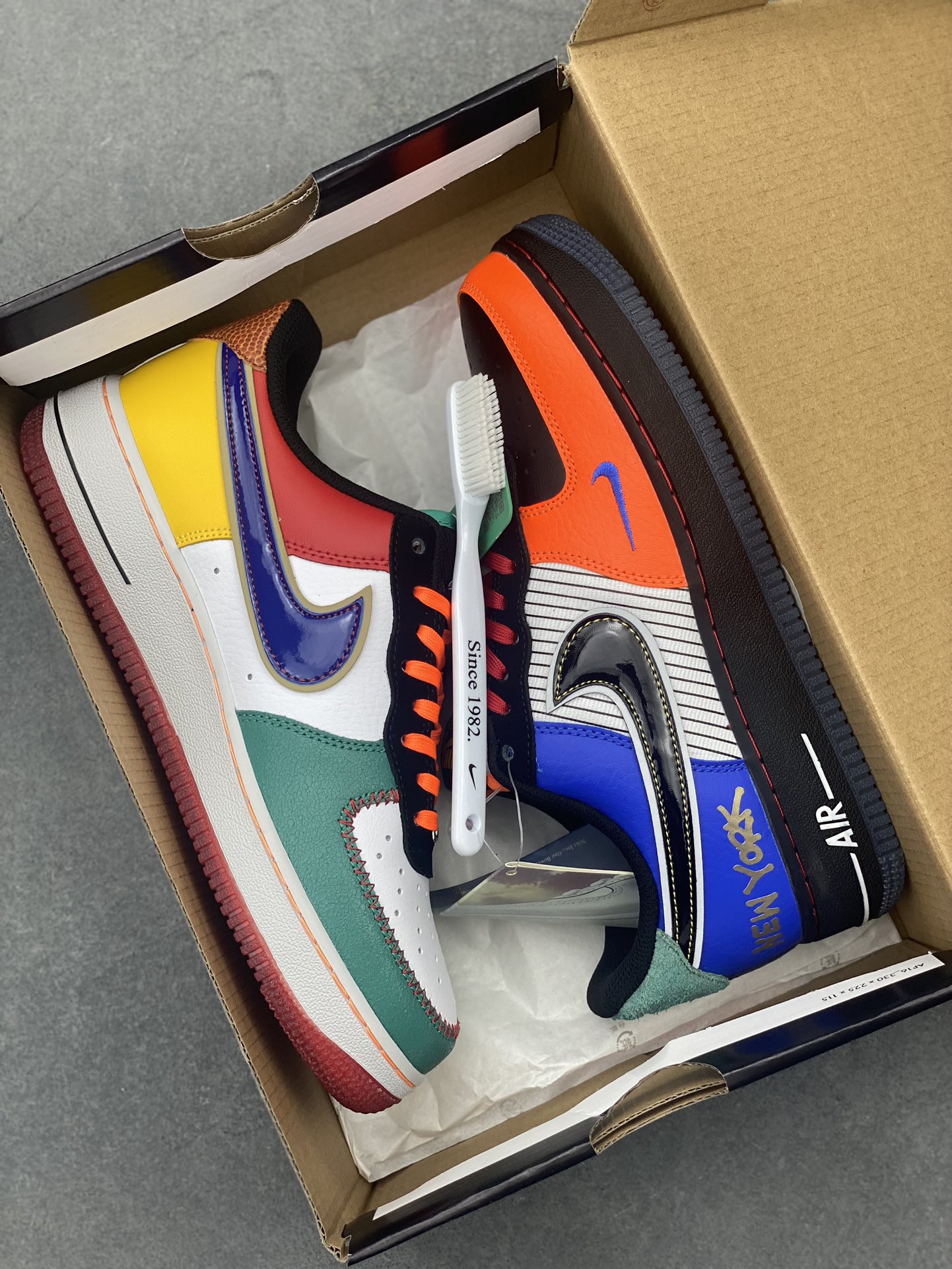 Nike Air Force 1 Low "What The NYC" Sneakers - Limited Edition 10 i1722885817 6608 3