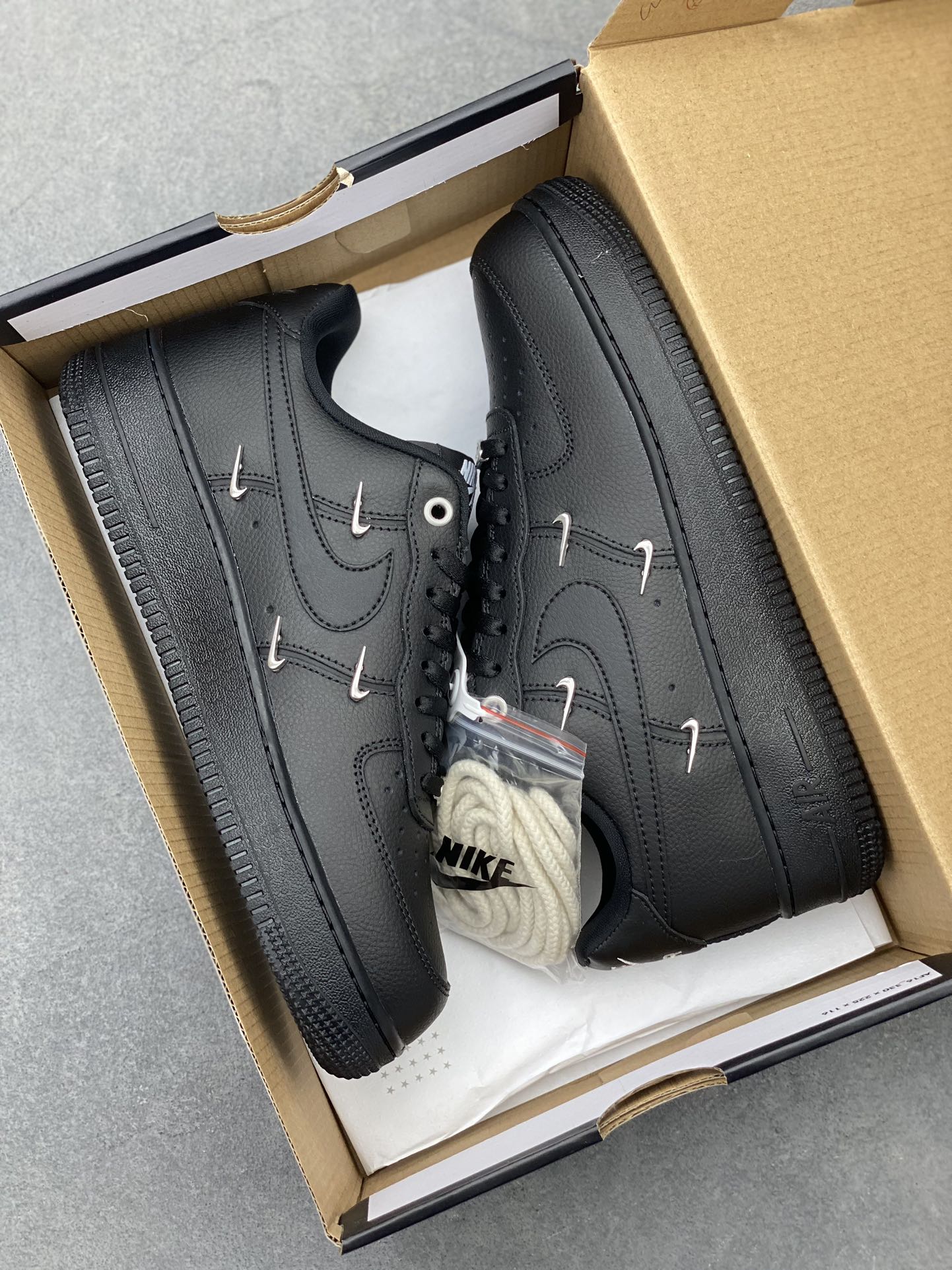 Nike Air Force 1 Low '07 Black - Original Last, Honeycomb Cushion 10 i1722968405 7382 1