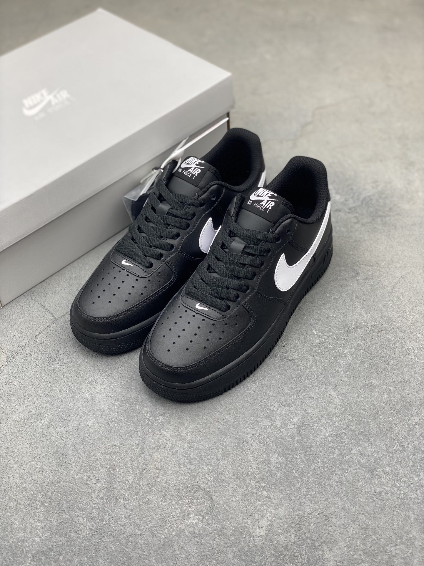 Nike Air Force 1 Low Black and White Leather Sneakers FZ0627-010 9 i1722968600 820 5