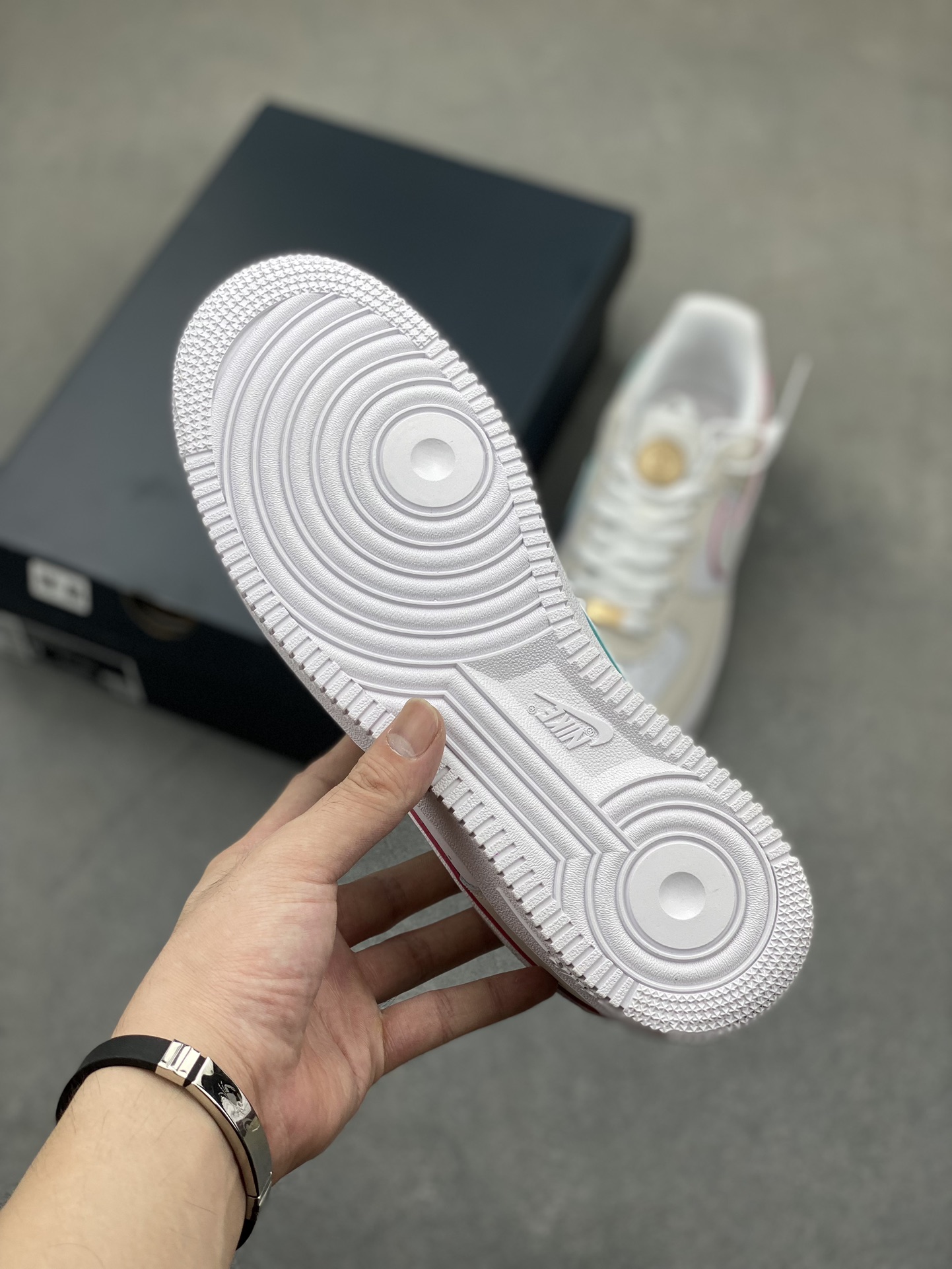 Nike Air Force 1 '07 Low: Versatile, Comfortable, and Stylish Sneakers 7 i1723048268 359 6