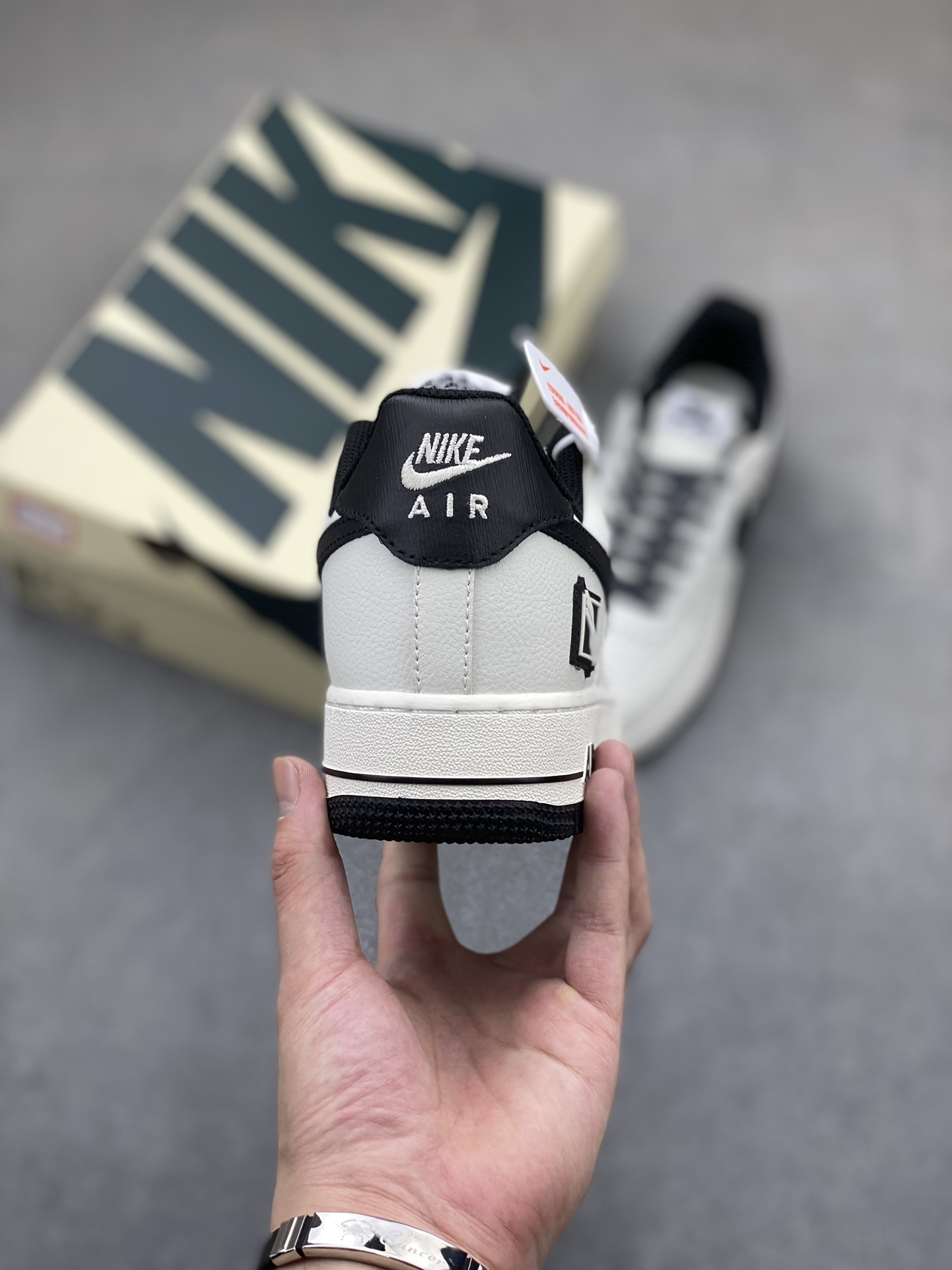 Nike Air Force 1 '07 Low Casual Sneakers - Timeless Style & Comfort 5 i1723048597 6151 3