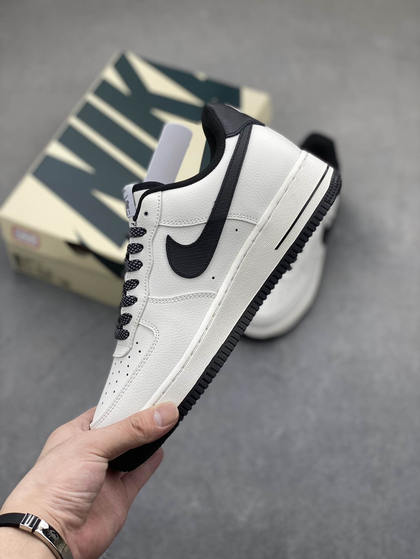 Nike Air Force 1 '07 Low Casual Sneakers - Timeless Style & Comfort 4 i1723048597 9918 2
