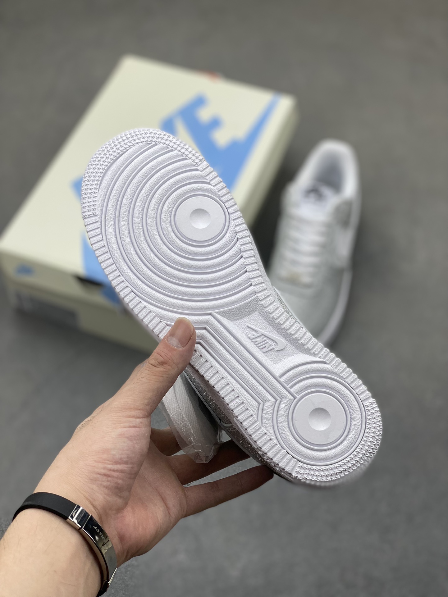 Nike Air Force 1 Low Silver Glitter Casual Sneakers DD8959-100 29 i1723655227 8081 2