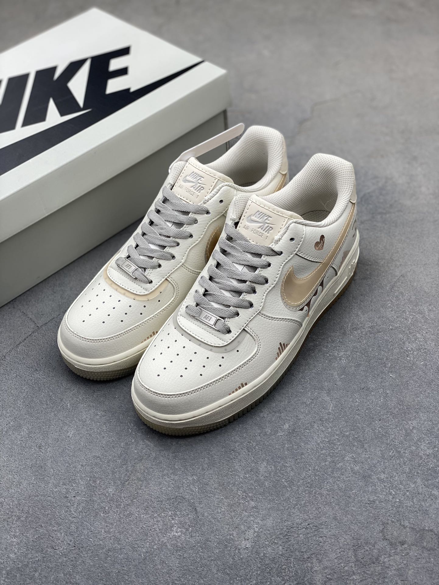 Nike Air Force 1 '07 Custom White/Tan Low-Top Sneakers 9 i1724266388 8976 6