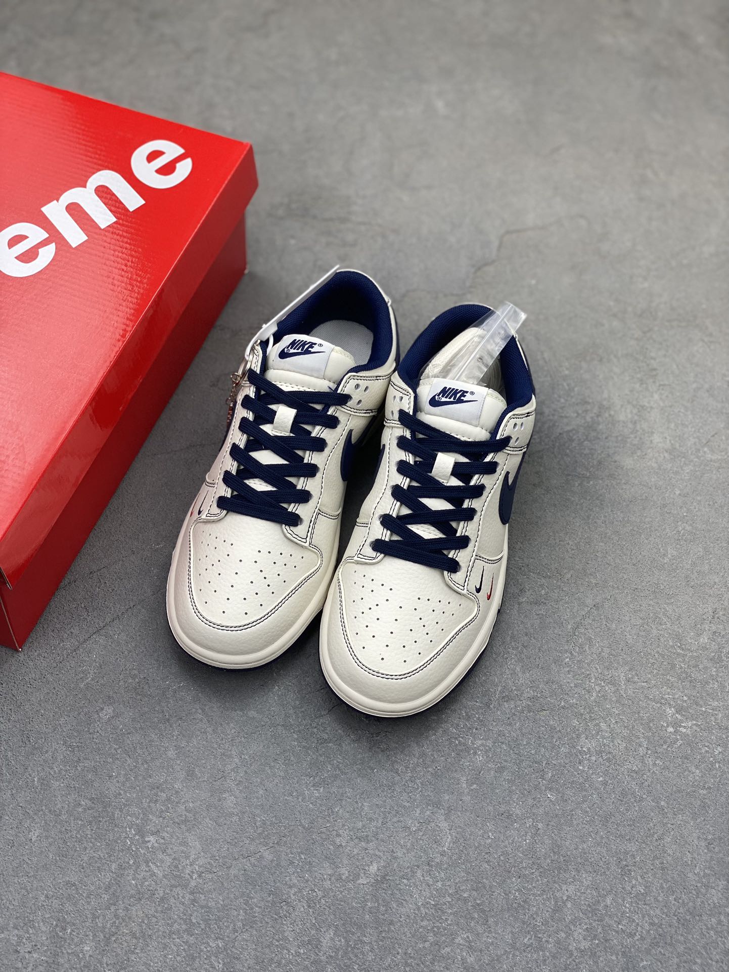 Nike SB Dunk Low Supreme Collab Cream/Navy Sneakers, Customized Design 8 i1724357181 3983 6