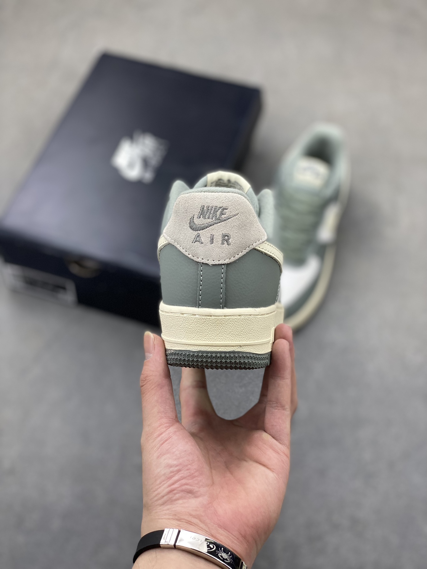 Nike Air Force 1 '07 Low: Iconic Style, Superior Comfort in Light Olive 5 i1724357463 5756 1