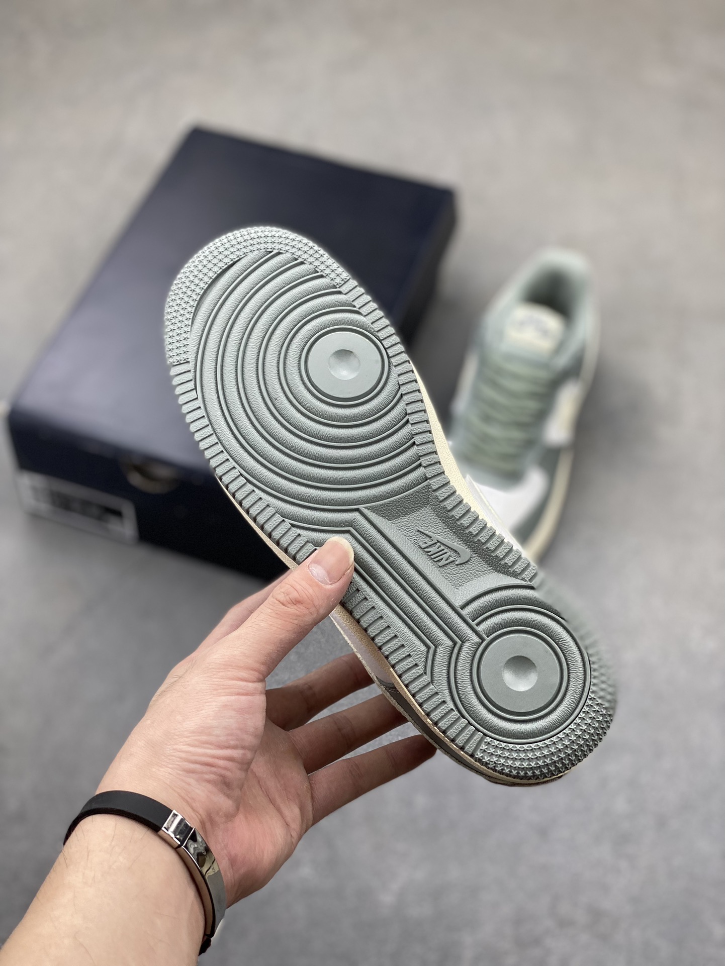Nike Air Force 1 '07 Low: Iconic Style, Superior Comfort in Light Olive 7 i1724357464 6587 6
