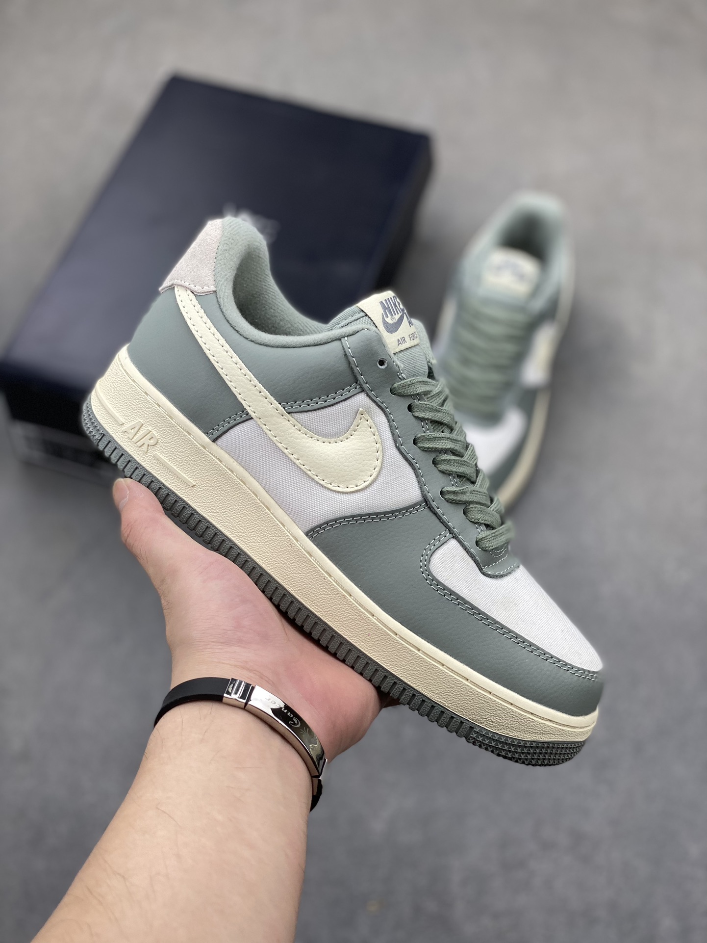 Nike Air Force 1 '07 Low: Iconic Style, Superior Comfort in Light Olive 2 i1724357464 7353 8