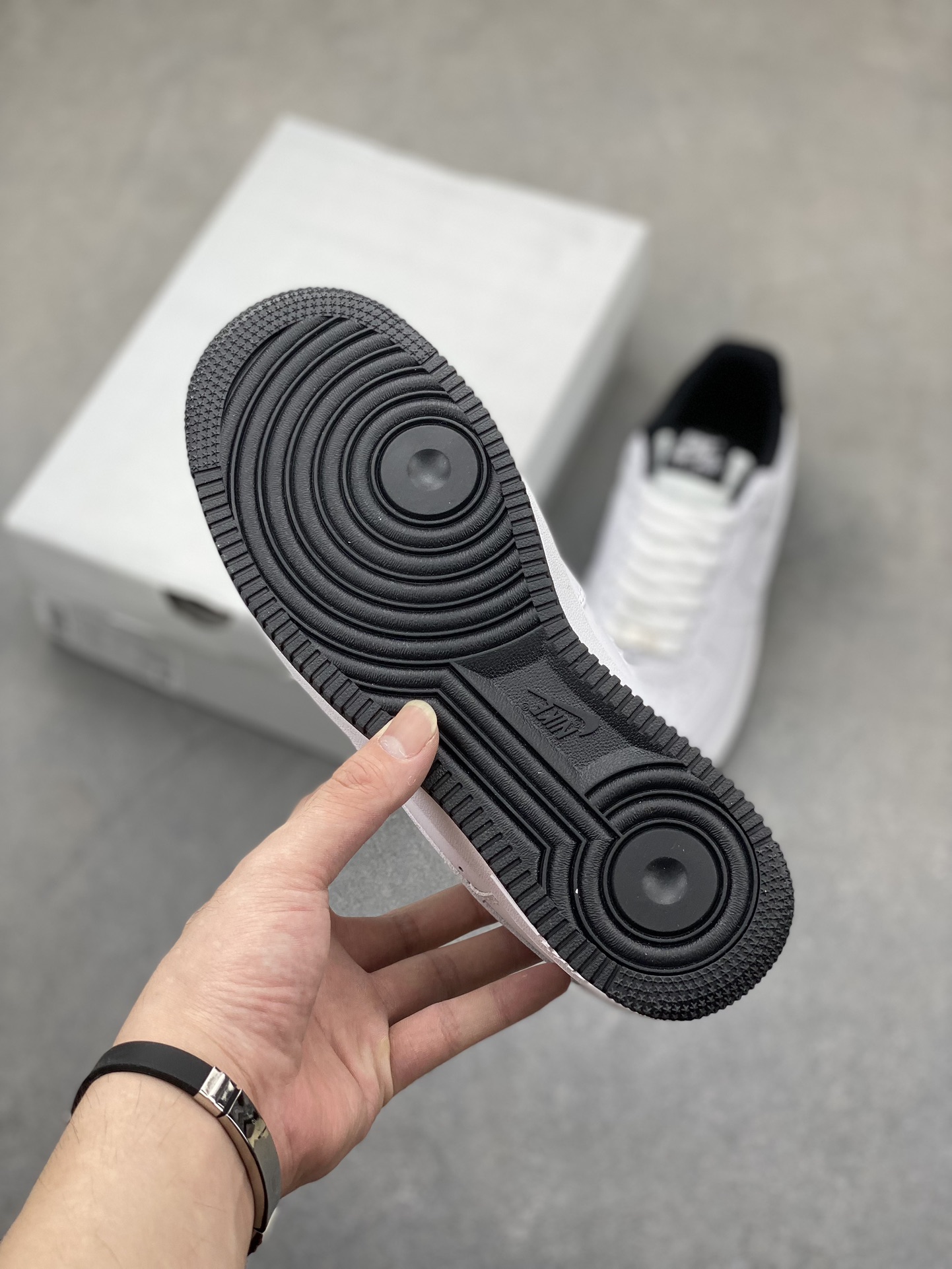 Nike Air Force 1 '07 Low: Iconic Style, Supreme Comfort, and Lasting Durability 7 i1724357540 1603 2