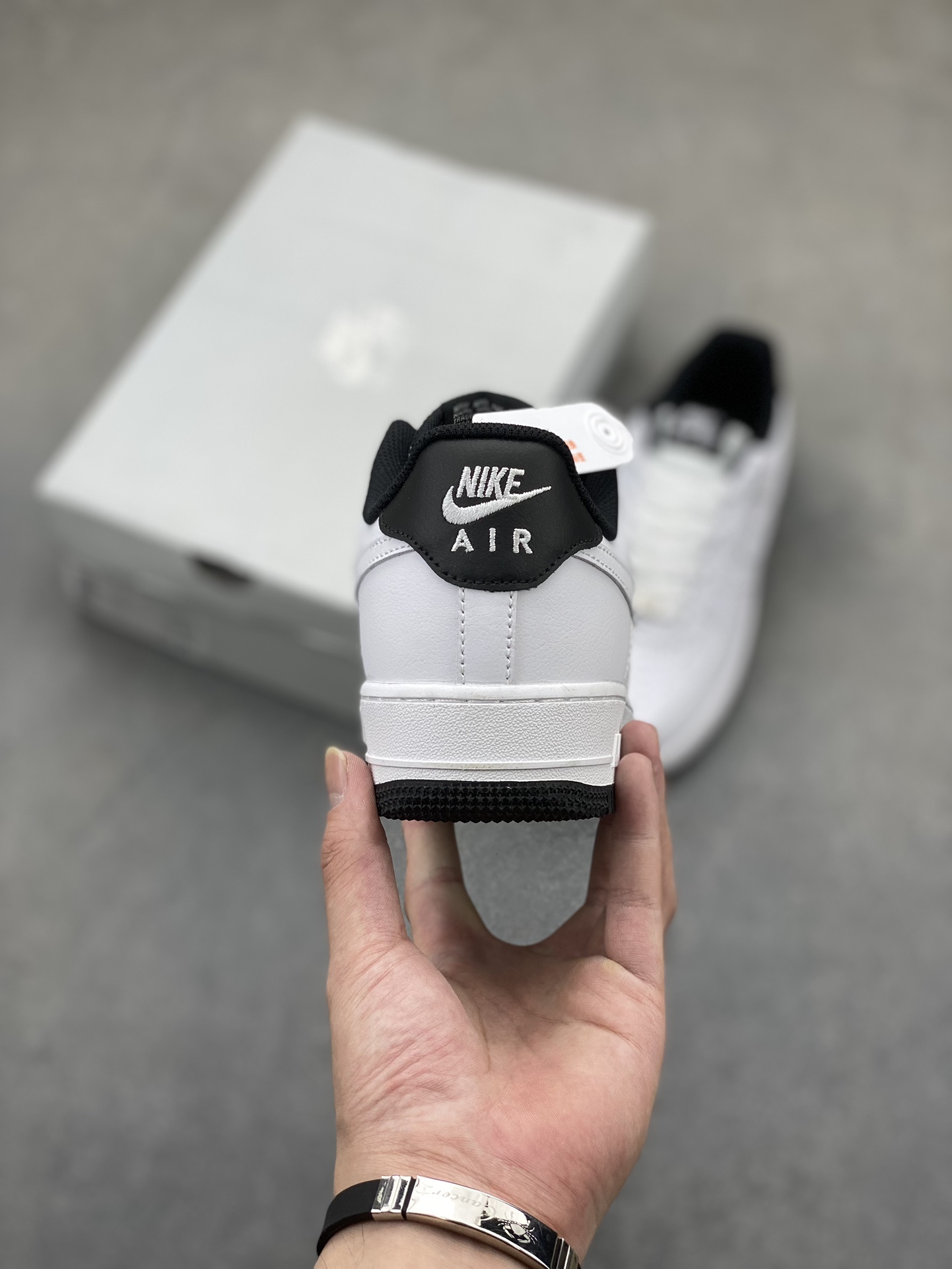 Nike Air Force 1 '07 Low: Iconic Style, Supreme Comfort, and Lasting Durability 5 i1724357540 417 5