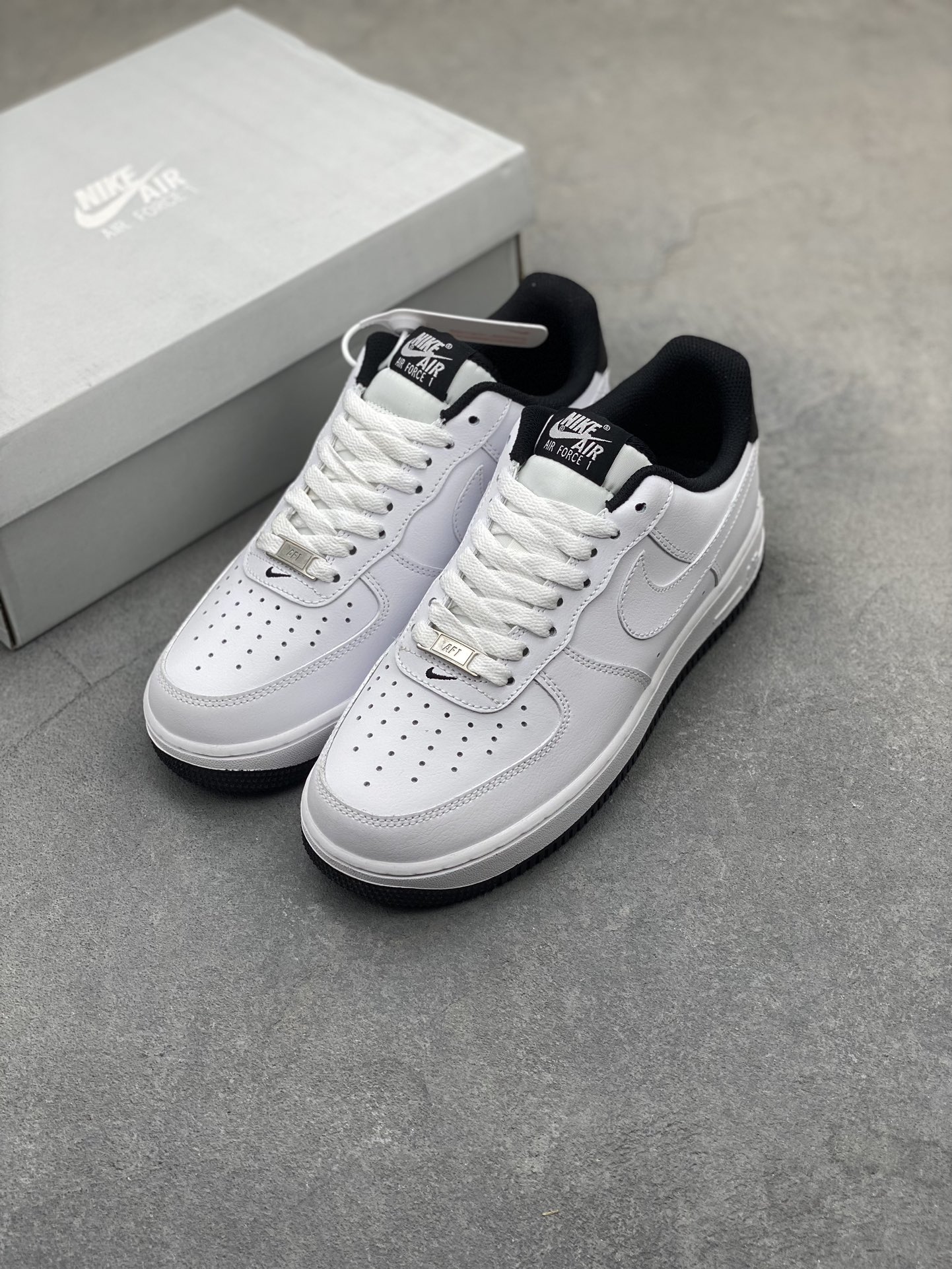 Nike Air Force 1 '07 Low: Iconic Style, Supreme Comfort, and Lasting Durability 9 i1724357540 601 6