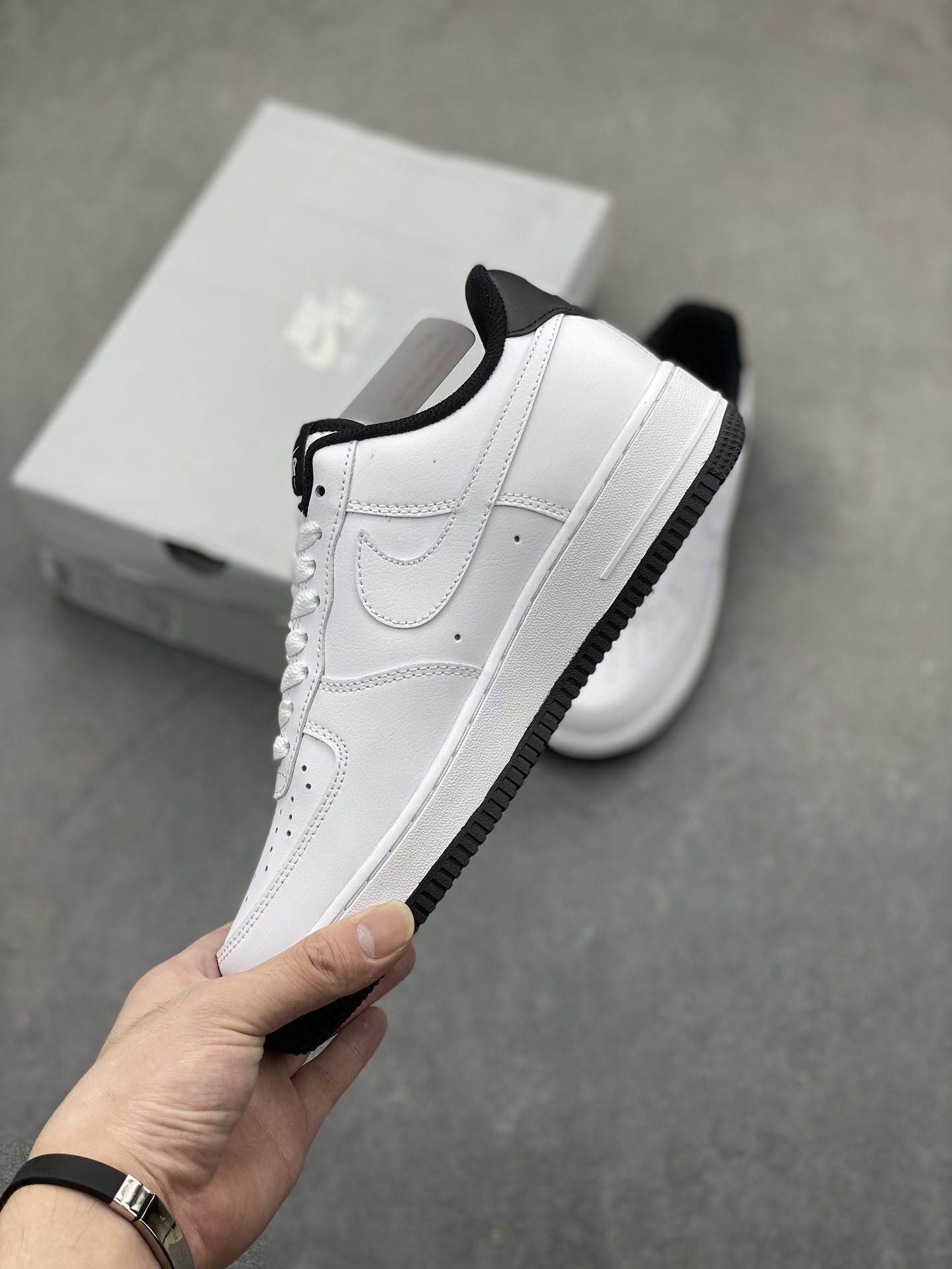 Nike Air Force 1 '07 Low: Iconic Style, Supreme Comfort, and Lasting Durability 4 i1724357540 7630 3