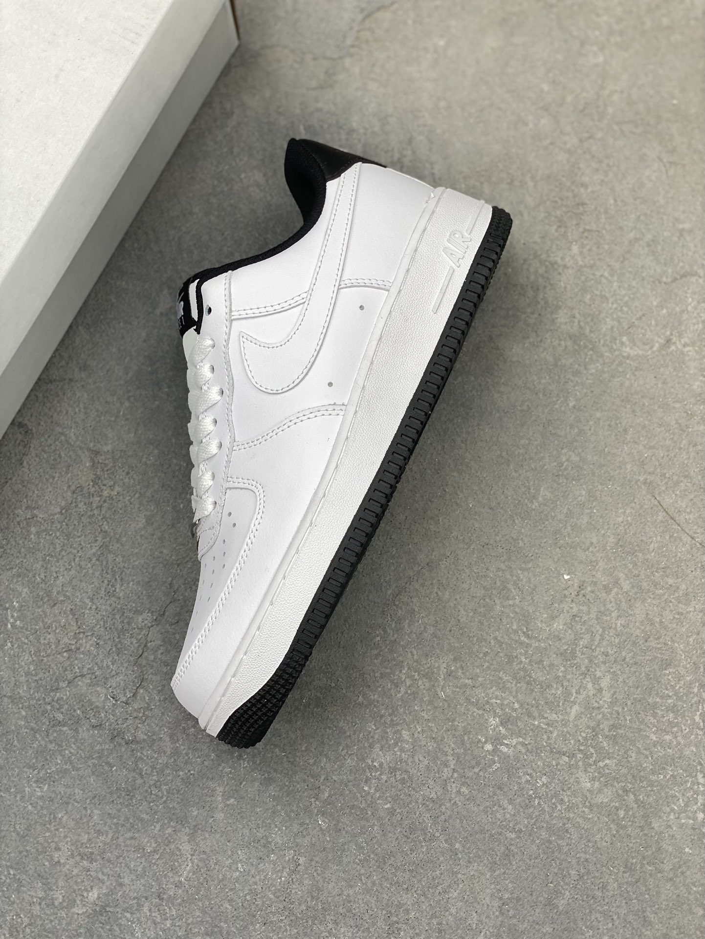 Nike Air Force 1 '07 Low: Iconic Style, Supreme Comfort, and Lasting Durability 8 i1724357541 6211 7