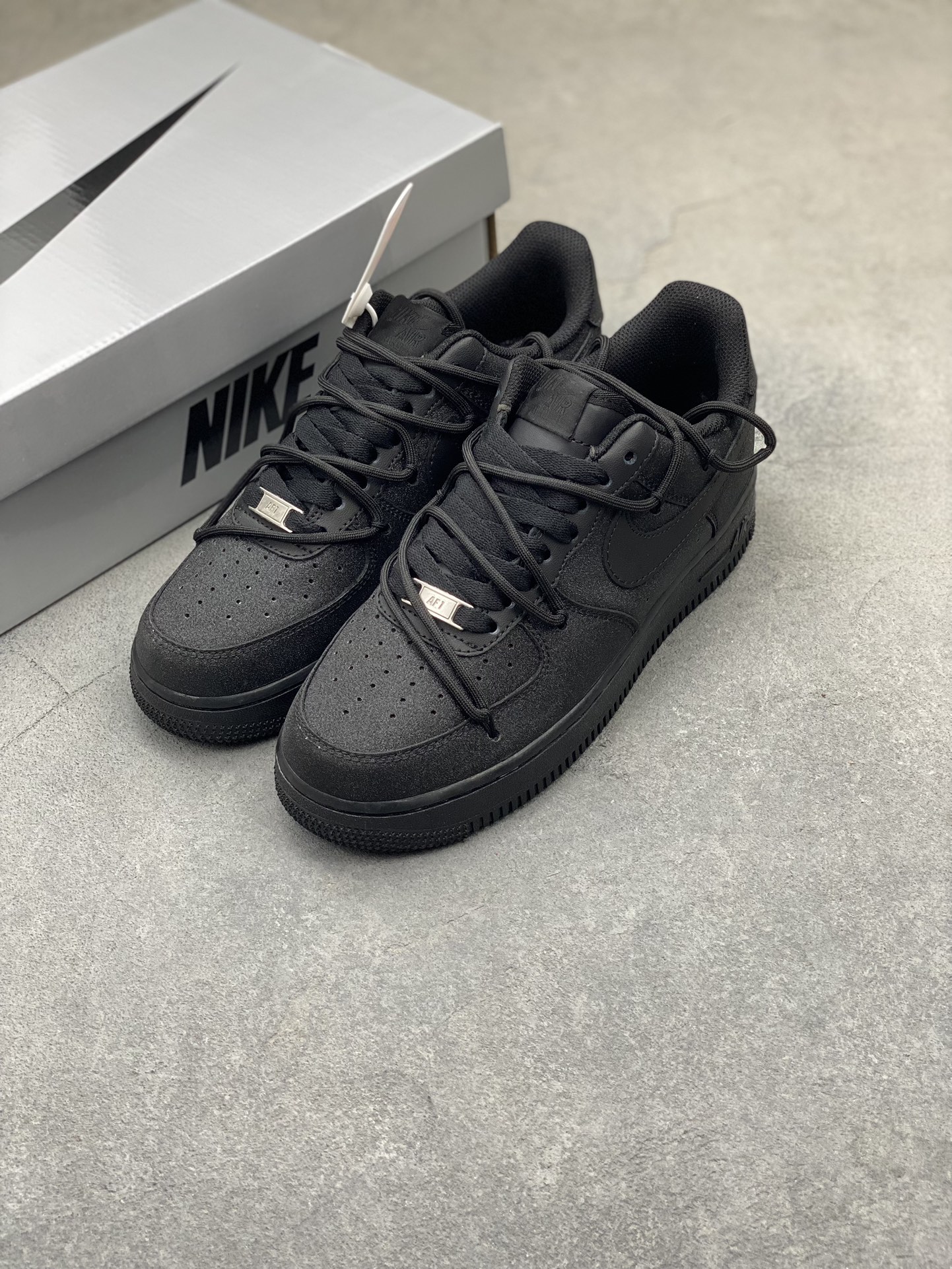 Nike Air Force 1 Low '07: Black Rhinestone Sneakers for Men and Women 9 i1724532335 5465 0