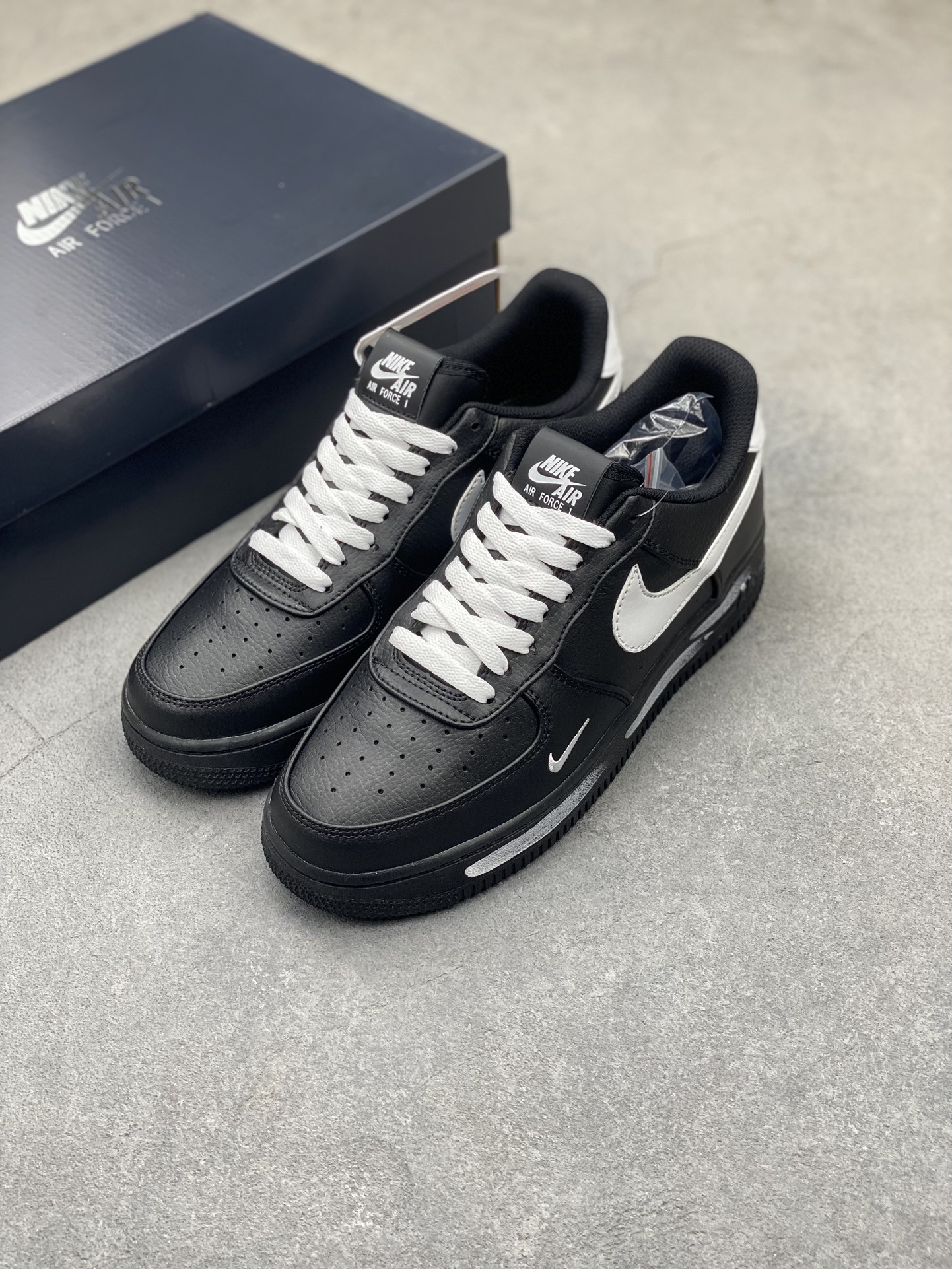 Nike Air Force 1 Low '07 Black White Graffiti Sneakers 9 i1724795208 3784 0