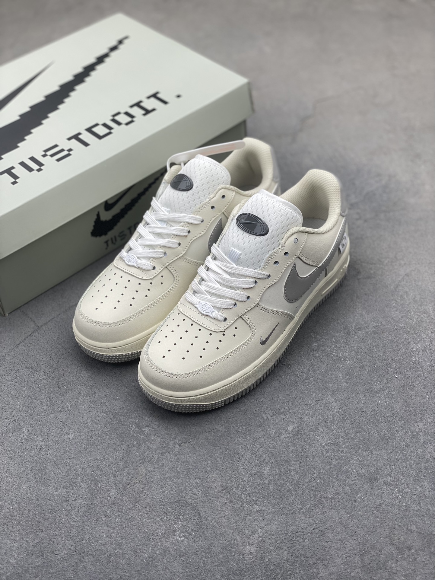 Nike Air Force 1 '07 Low Brooklyn Silver Ash FB1839-333 Sneakers 9 i1725049940 6852 0