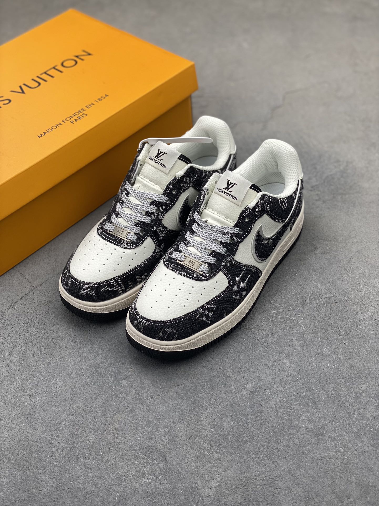 Nike Air Force 1 '07 Low Louis Vuitton Collab Black White Sneakers 9 i1725136477 3515 1