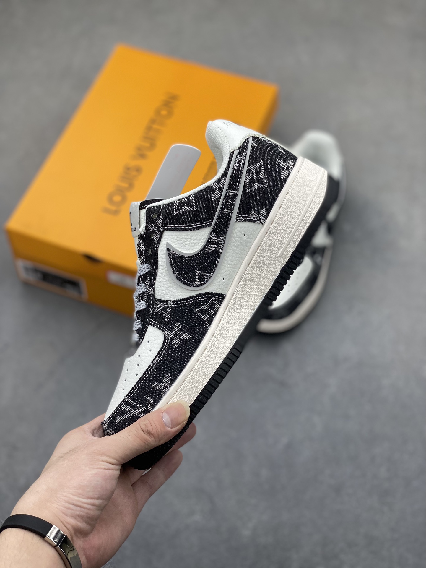 Nike Air Force 1 '07 Low Louis Vuitton Collab Black White Sneakers 4 i1725136477 5360 3