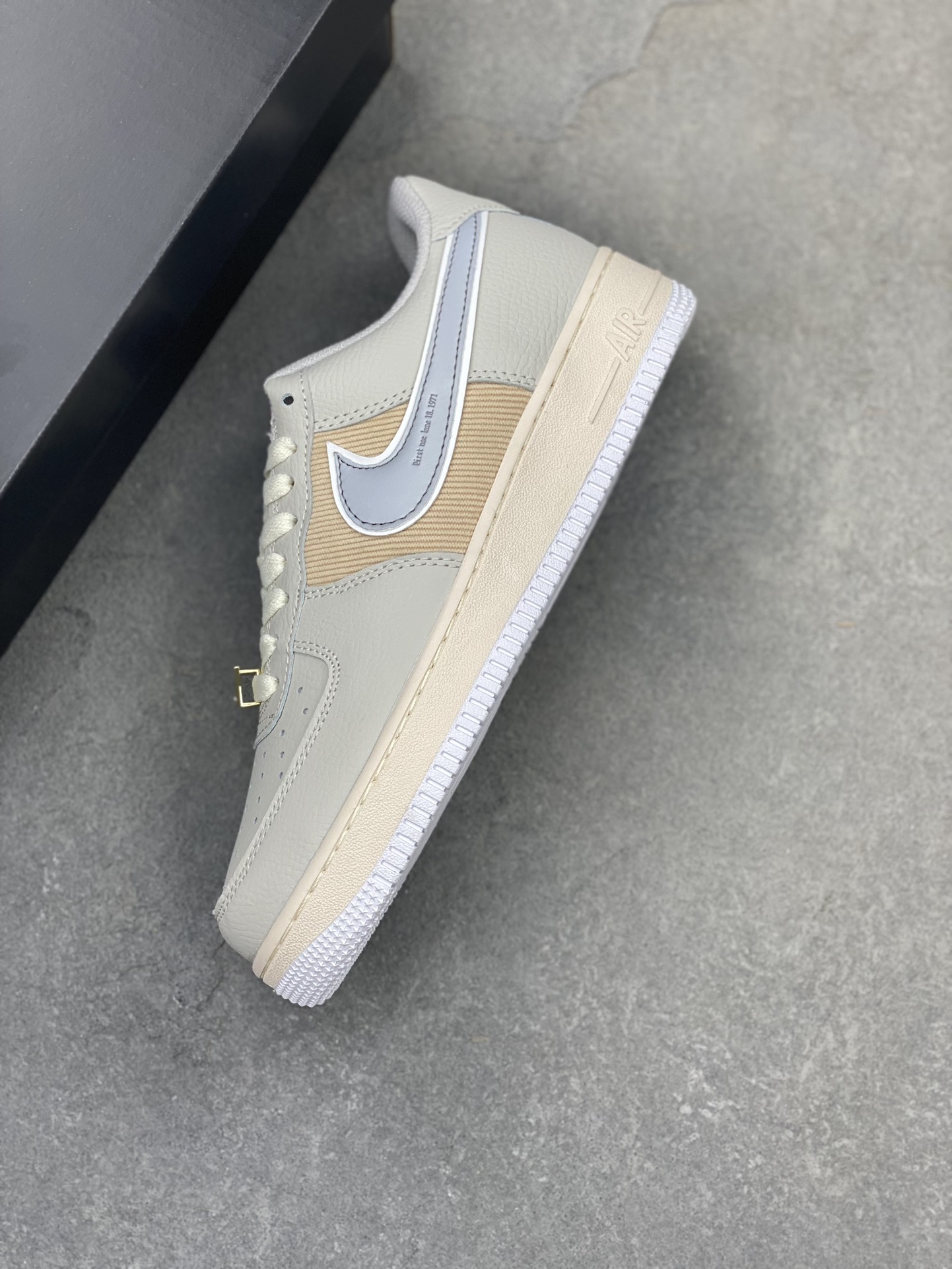 Nike Air Force 1 '07 Low Grey Beige Honeycomb Cushion Sneakers DX6061-122 8 i1725136598 6017 0