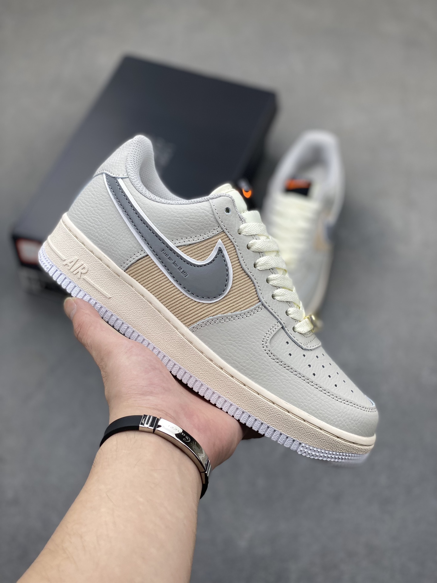 Nike Air Force 1 '07 Low Grey Beige Honeycomb Cushion Sneakers DX6061-122 2 i1725136598 6735 4