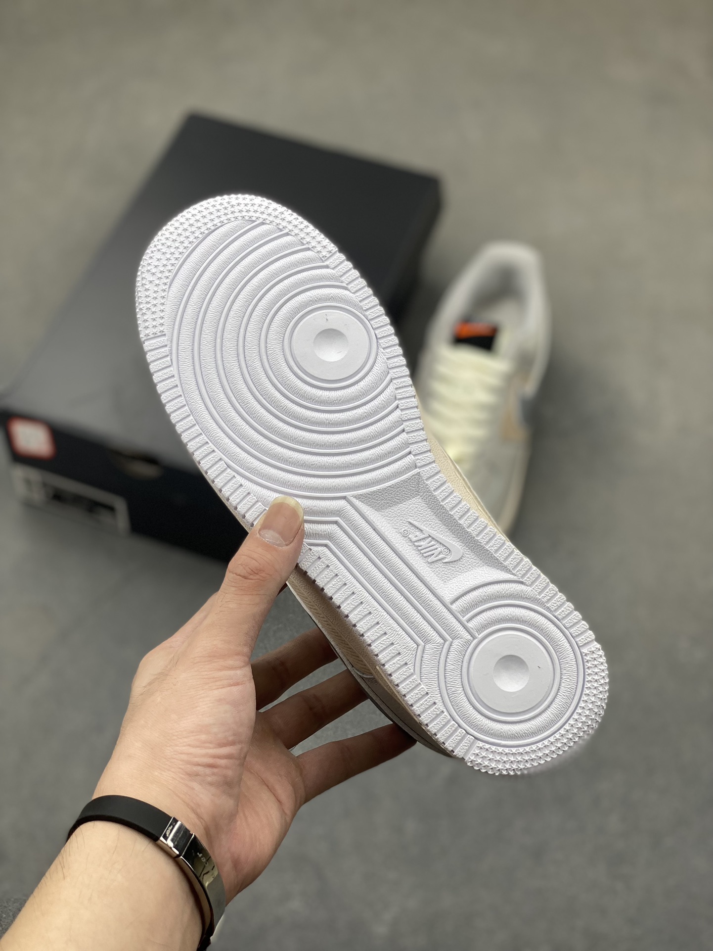 Nike Air Force 1 '07 Low Grey Beige Honeycomb Cushion Sneakers DX6061-122 7 i1725136598 7278 1