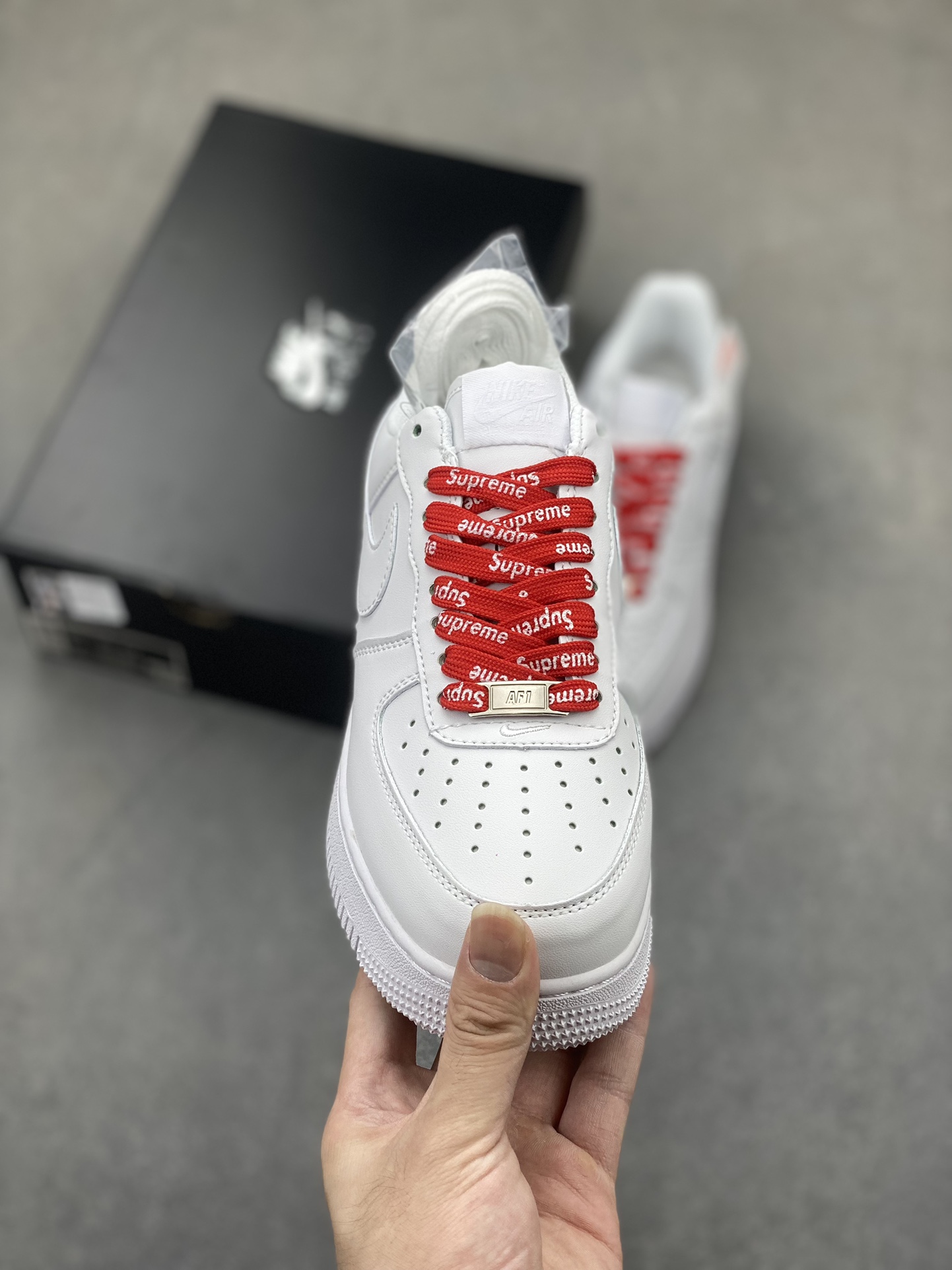 Supreme x Nike Air Force 1 Low White/Red Sneakers - Limited Edition 3 i1725136734 9850 4