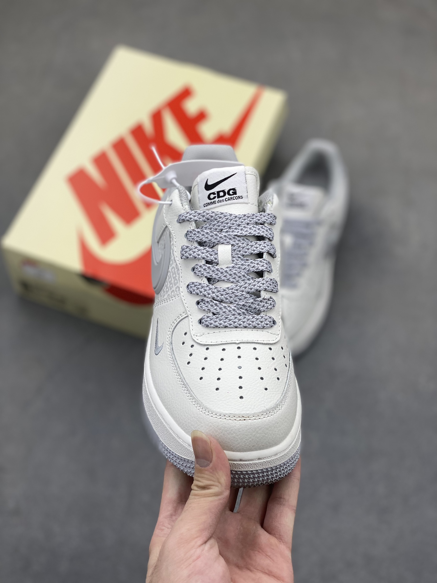 Nike Air Force 1 Low x CDG Collaboration Sneakers - Streetwear Fashion 3 i1725223103 1604 0