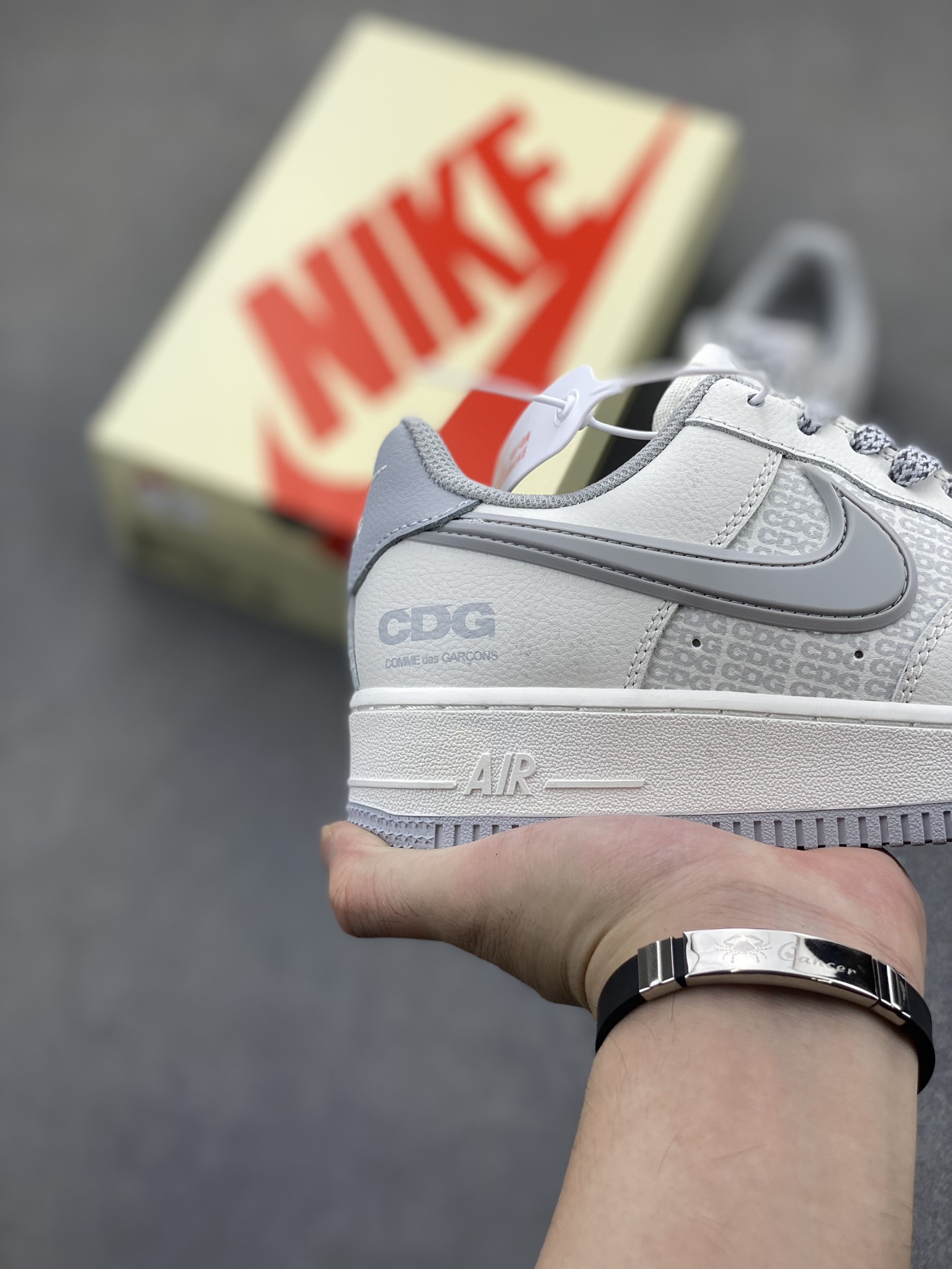 Nike Air Force 1 Low x CDG Collaboration Sneakers - Streetwear Fashion 6 i1725223103 1669 2