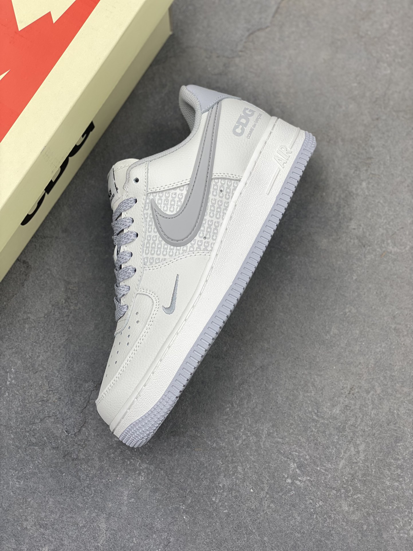 Nike Air Force 1 Low x CDG Collaboration Sneakers - Streetwear Fashion 8 i1725223103 7737 1