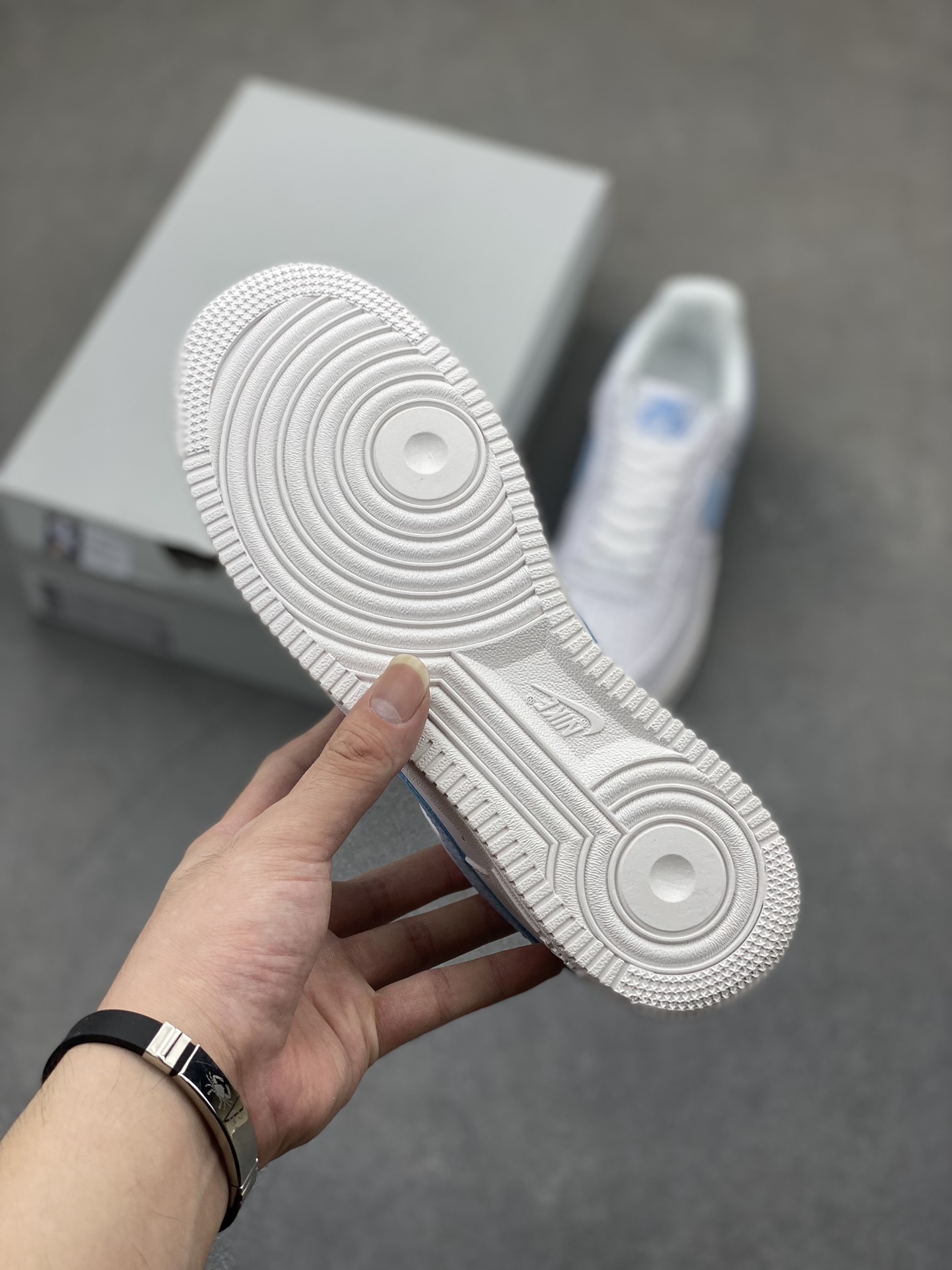 Nike Air Force 1 Low '07 White/Blue Casual Sneakers - Iconic Style & Comfort 7 i1725223757 1274 3