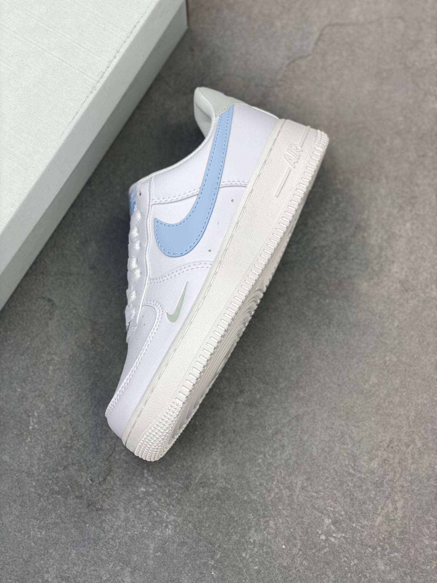 Nike Air Force 1 Low '07 White/Blue Casual Sneakers - Iconic Style & Comfort 8 i1725223757 3499 2