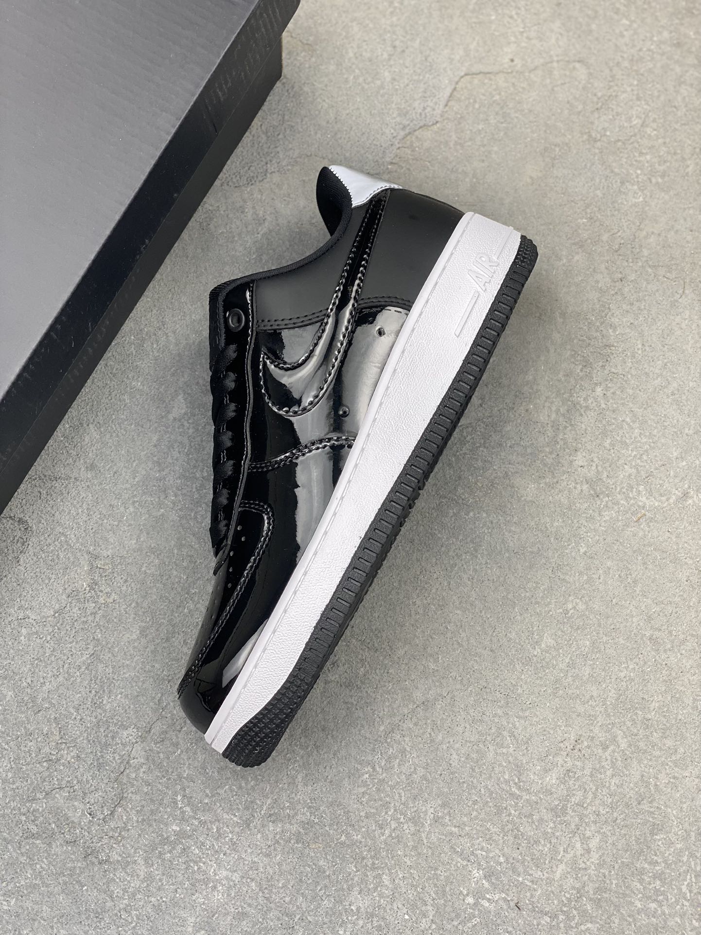 Nike Air Force 1 '07 Low 'Mirror Black' - Iconic Style, Modern Comfort 8 i1725300387 4132 7